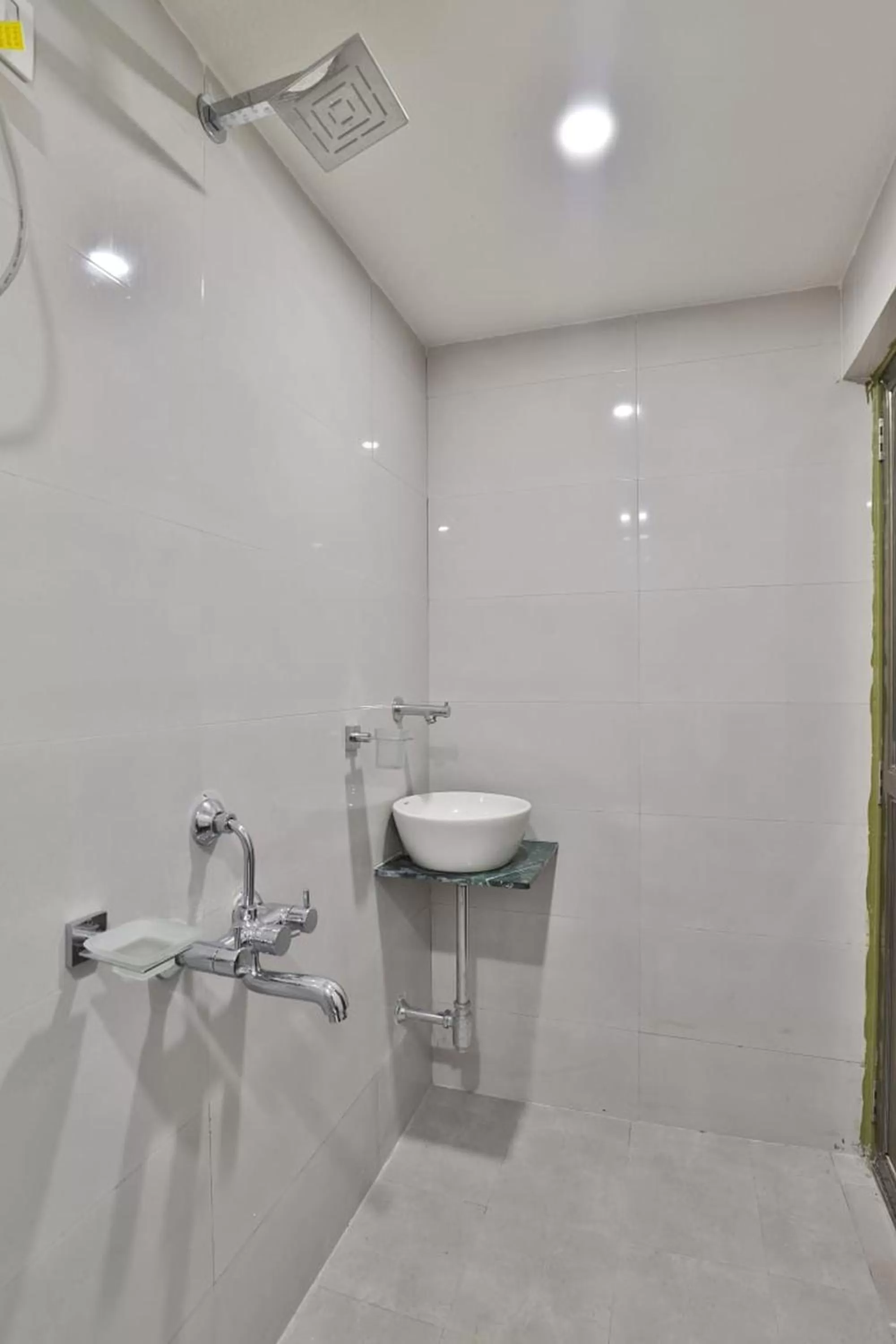 Bathroom in Hotel Nice RAILWAY STATION