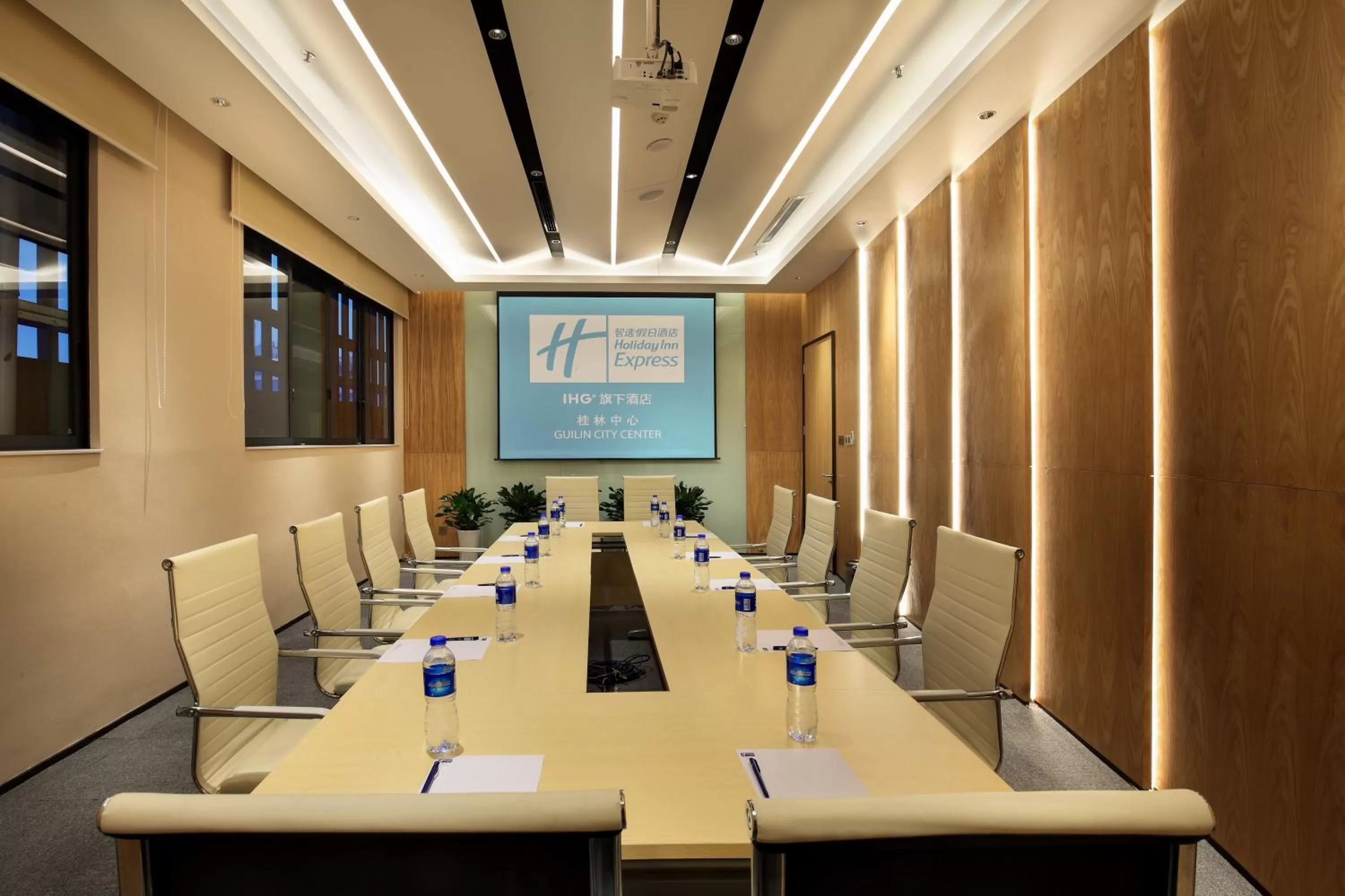 Meeting/conference room in Holiday Inn Express Guilin City Center by IHG