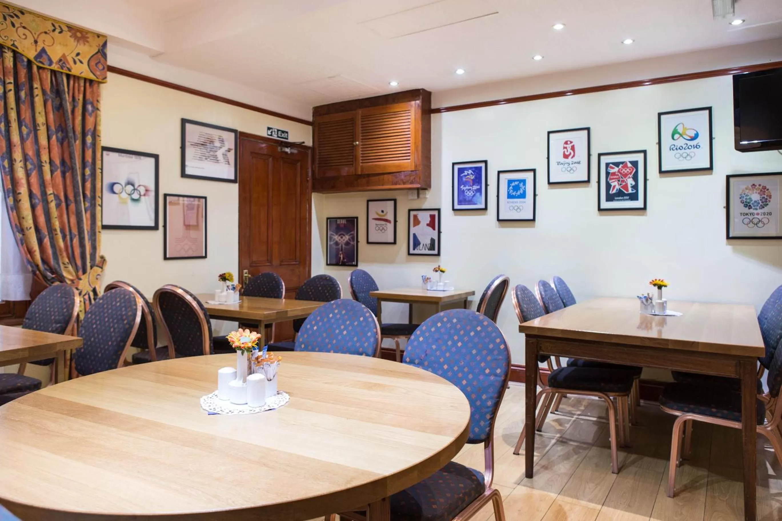 Breakfast in Shakespeare Hotel