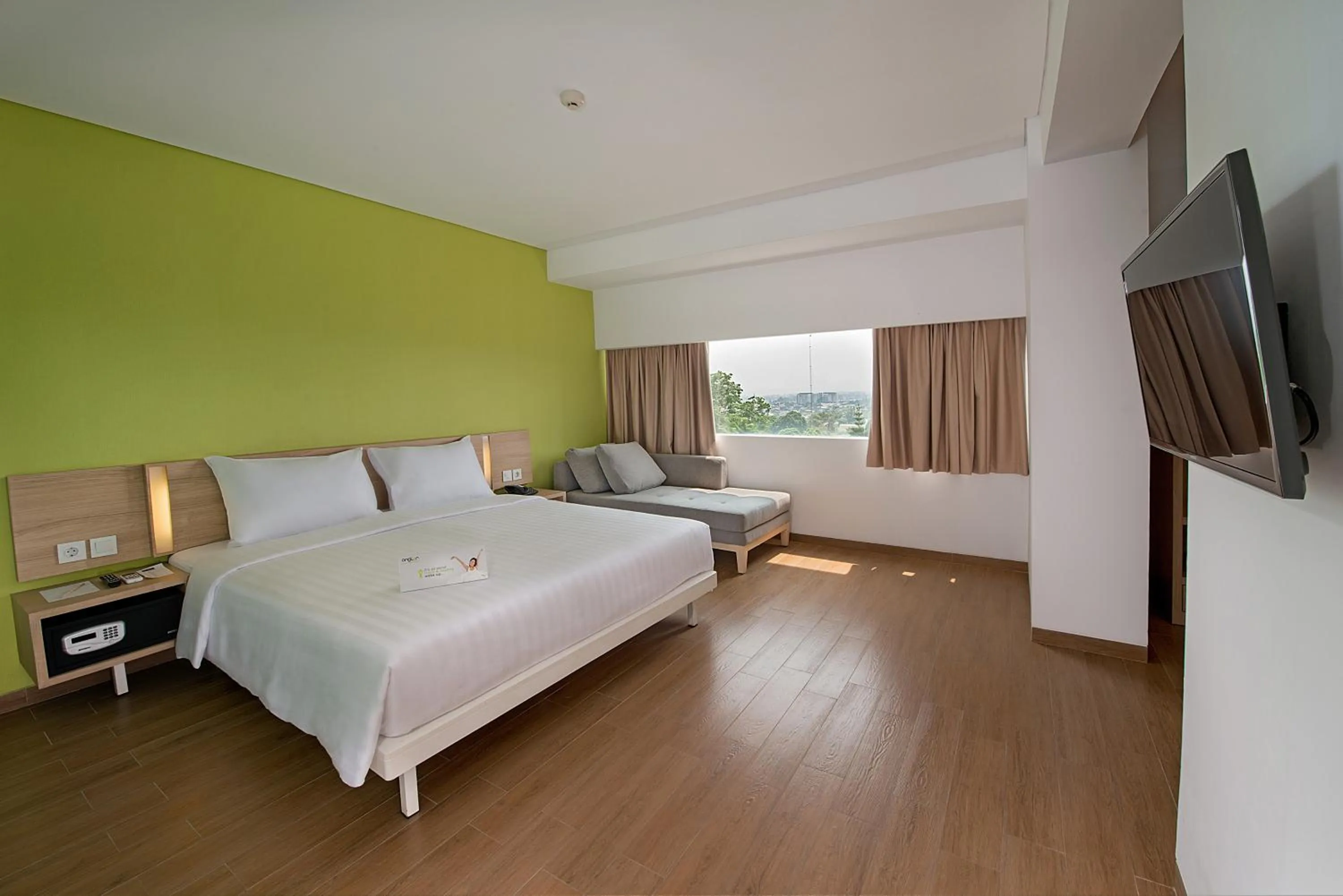 Bed in Whiz Prime Hotel Pajajaran Bogor