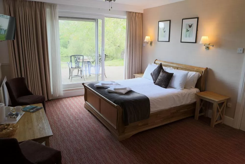 Bed in Inn On The Lake