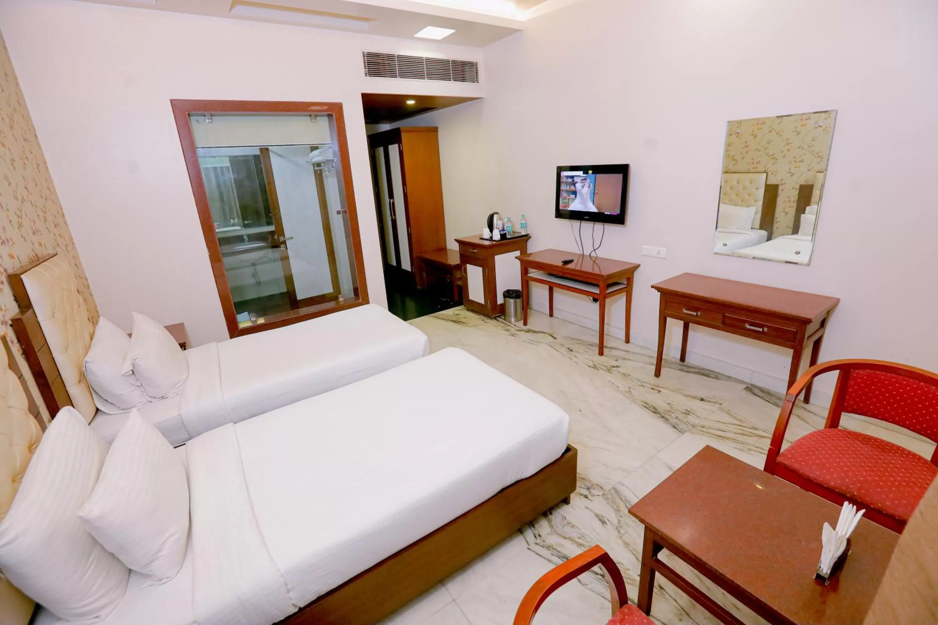 Bed in Hotel Leela Grande