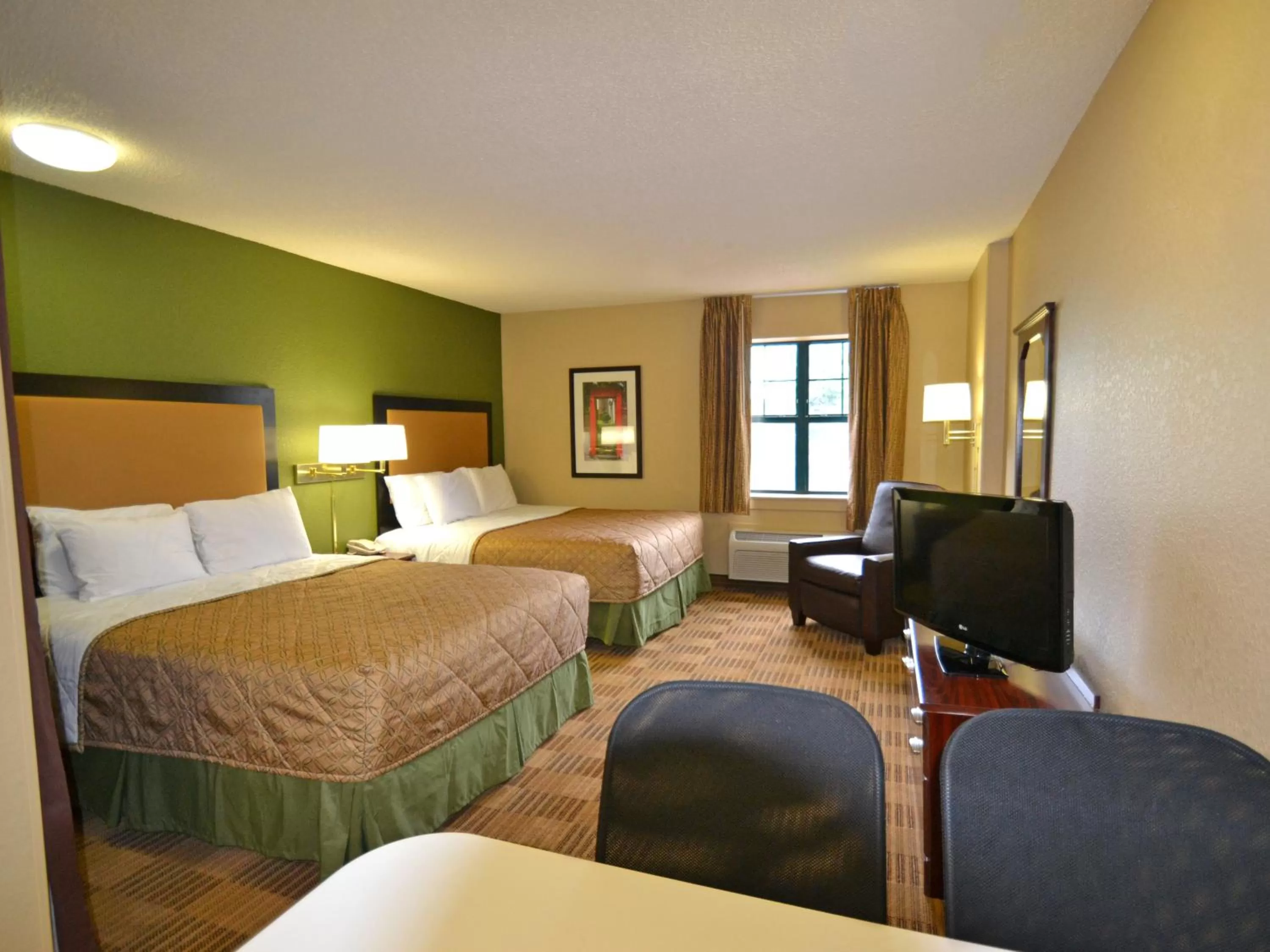 TV and multimedia, Bed in Extended Stay America Select Suites - Detroit - Farmington Hills