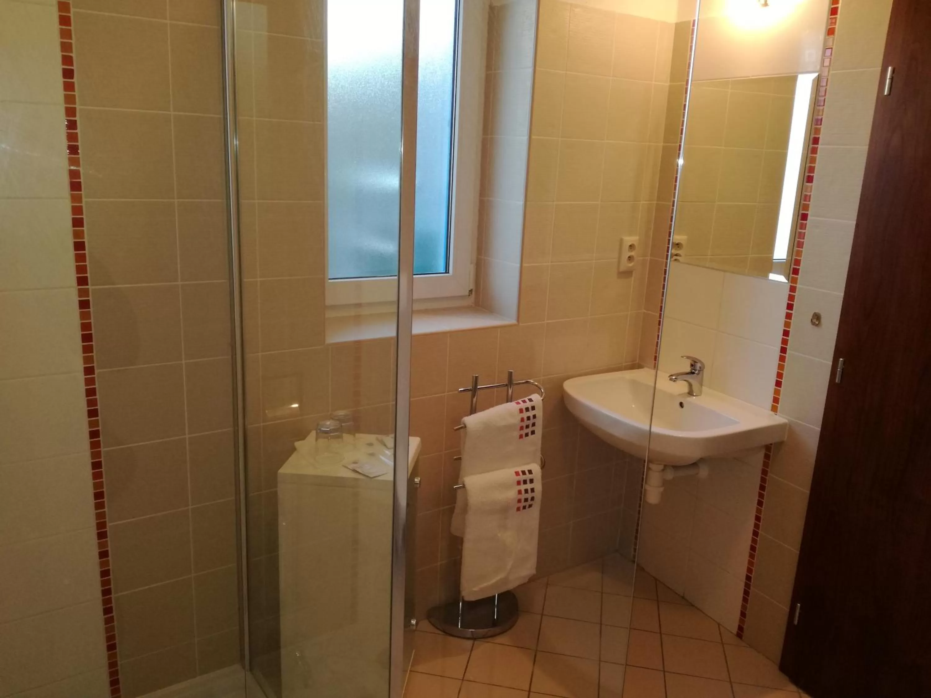 Bathroom in garni Hotel S.O.G.* * *