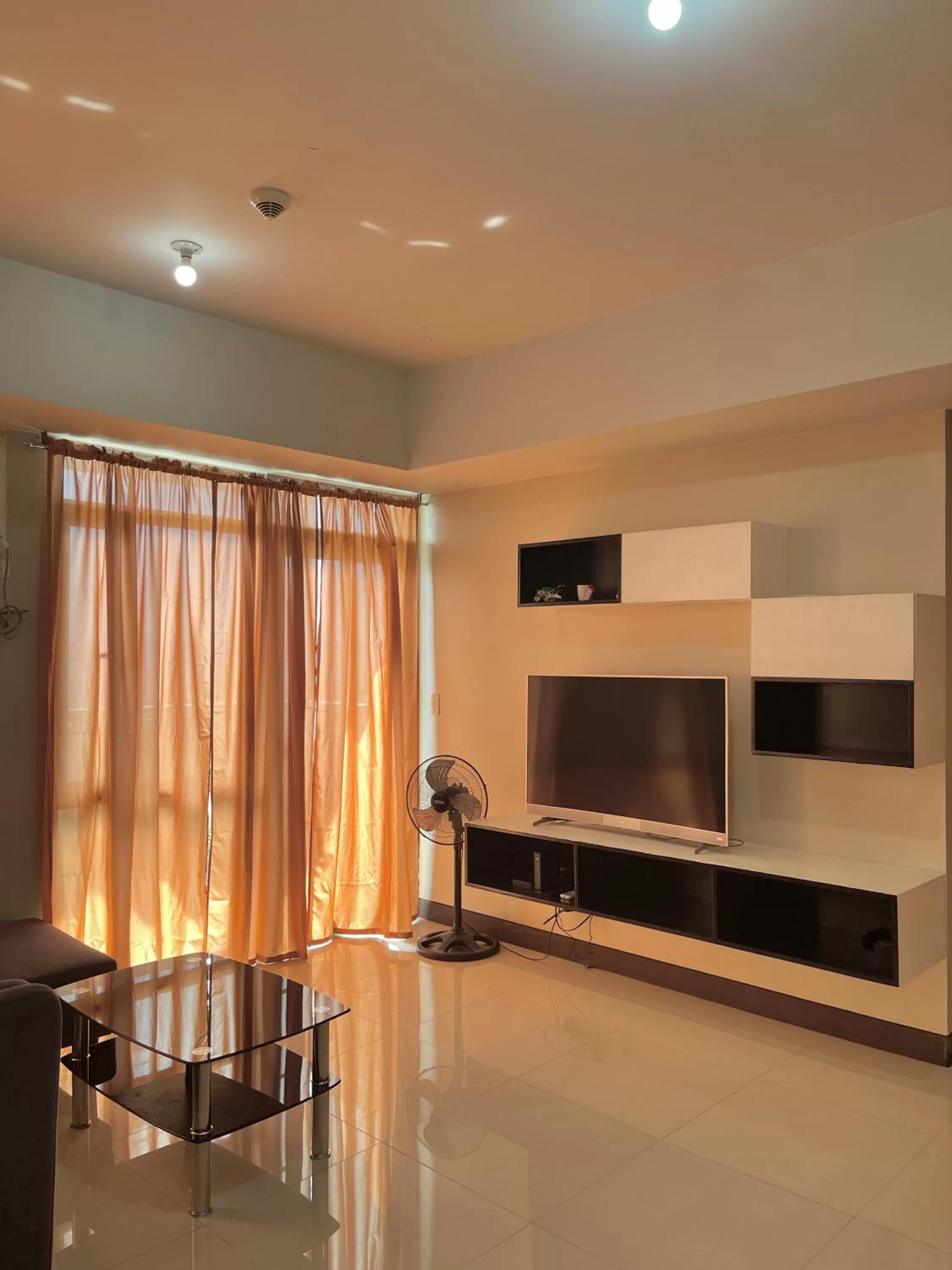 TV and multimedia, Lobby/Reception in Cubao, Quezon City Condo Staycation (wifi and netflix ready)
