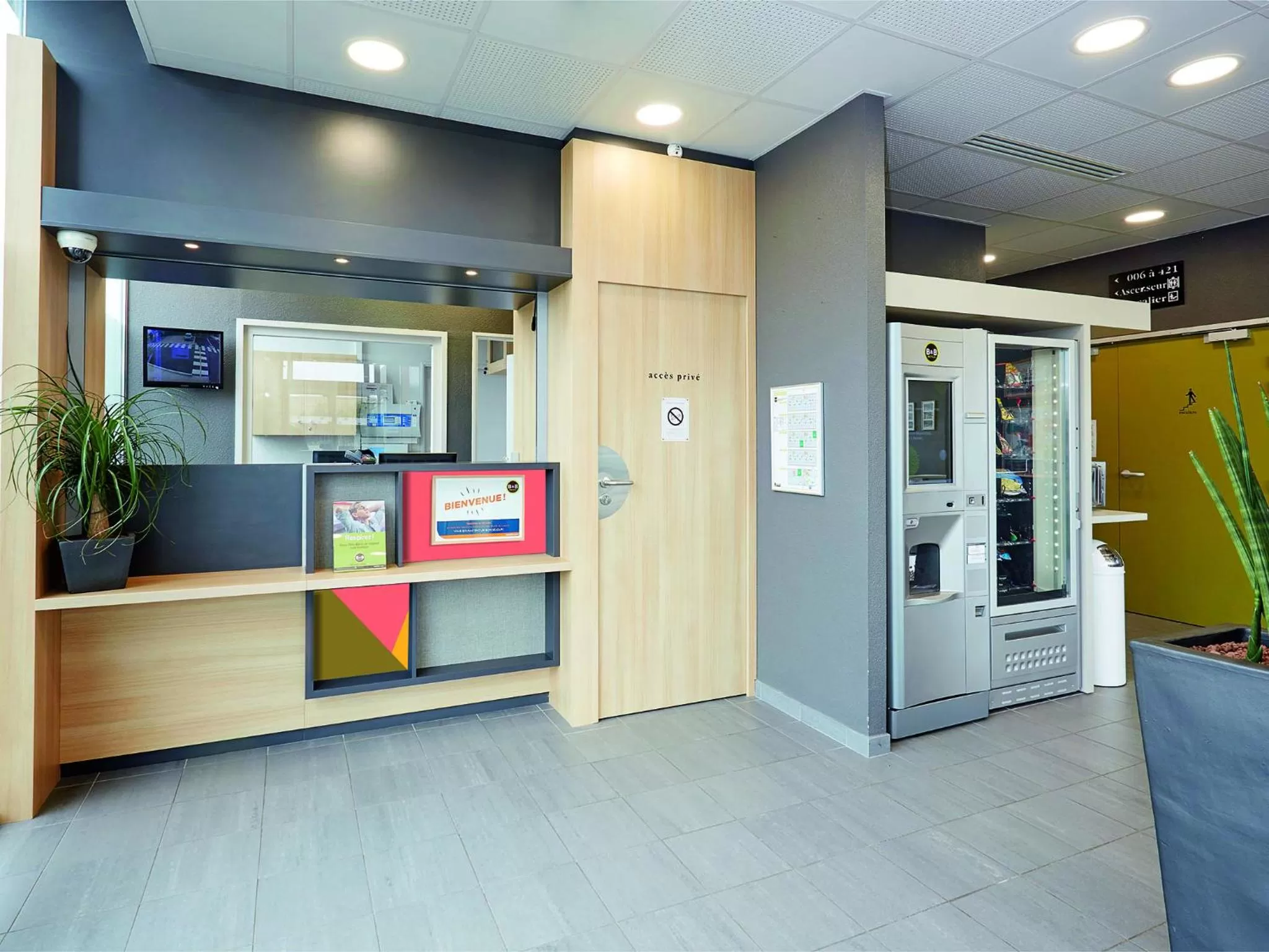 Lobby or reception in B&B HOTEL Lens Musée Du Louvre