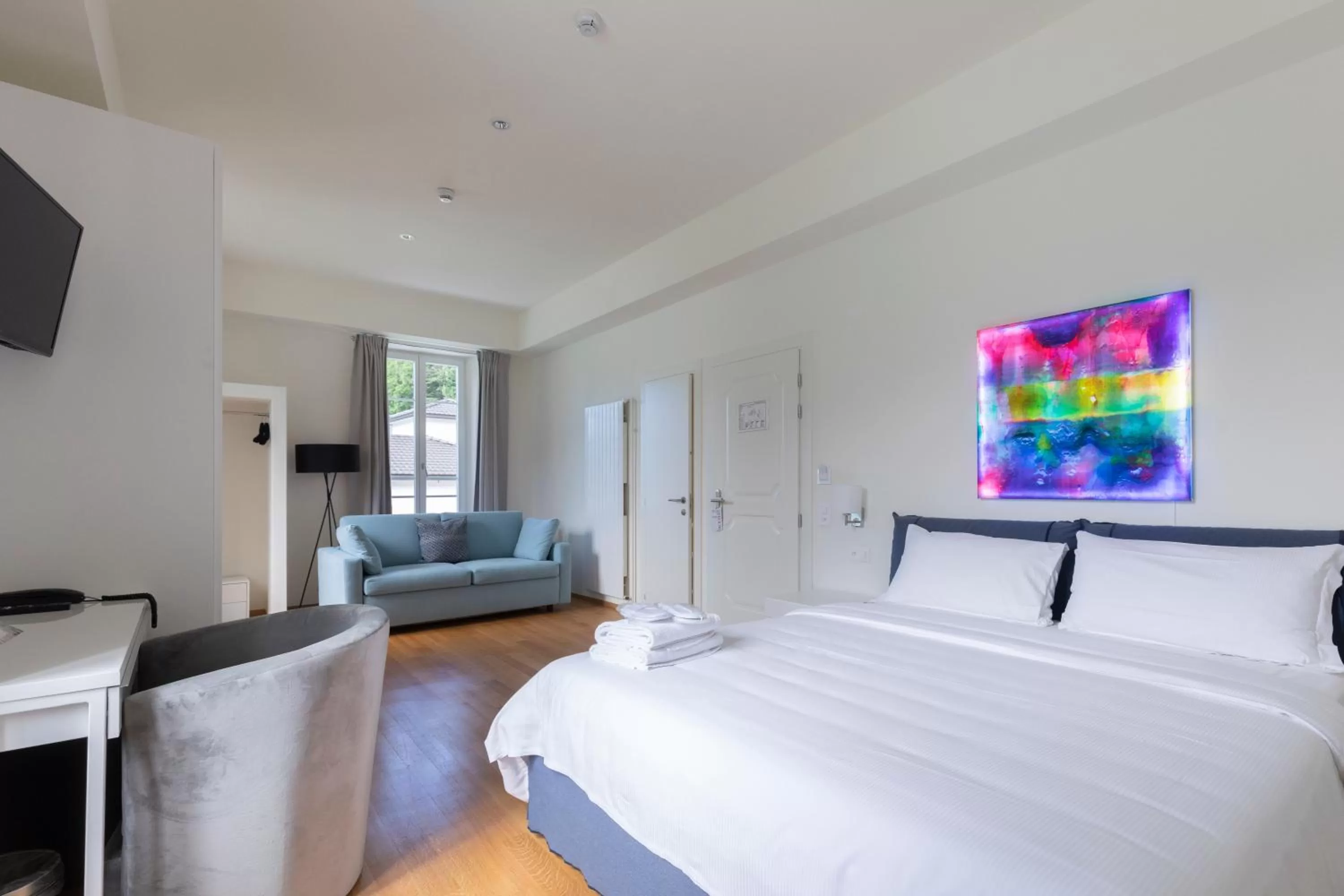 TV and multimedia, Bed in Lac Hotel