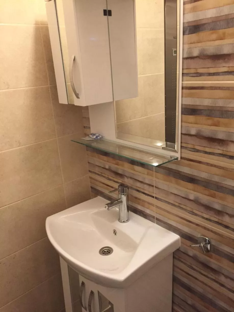 Bathroom in Family Hotel Malibu