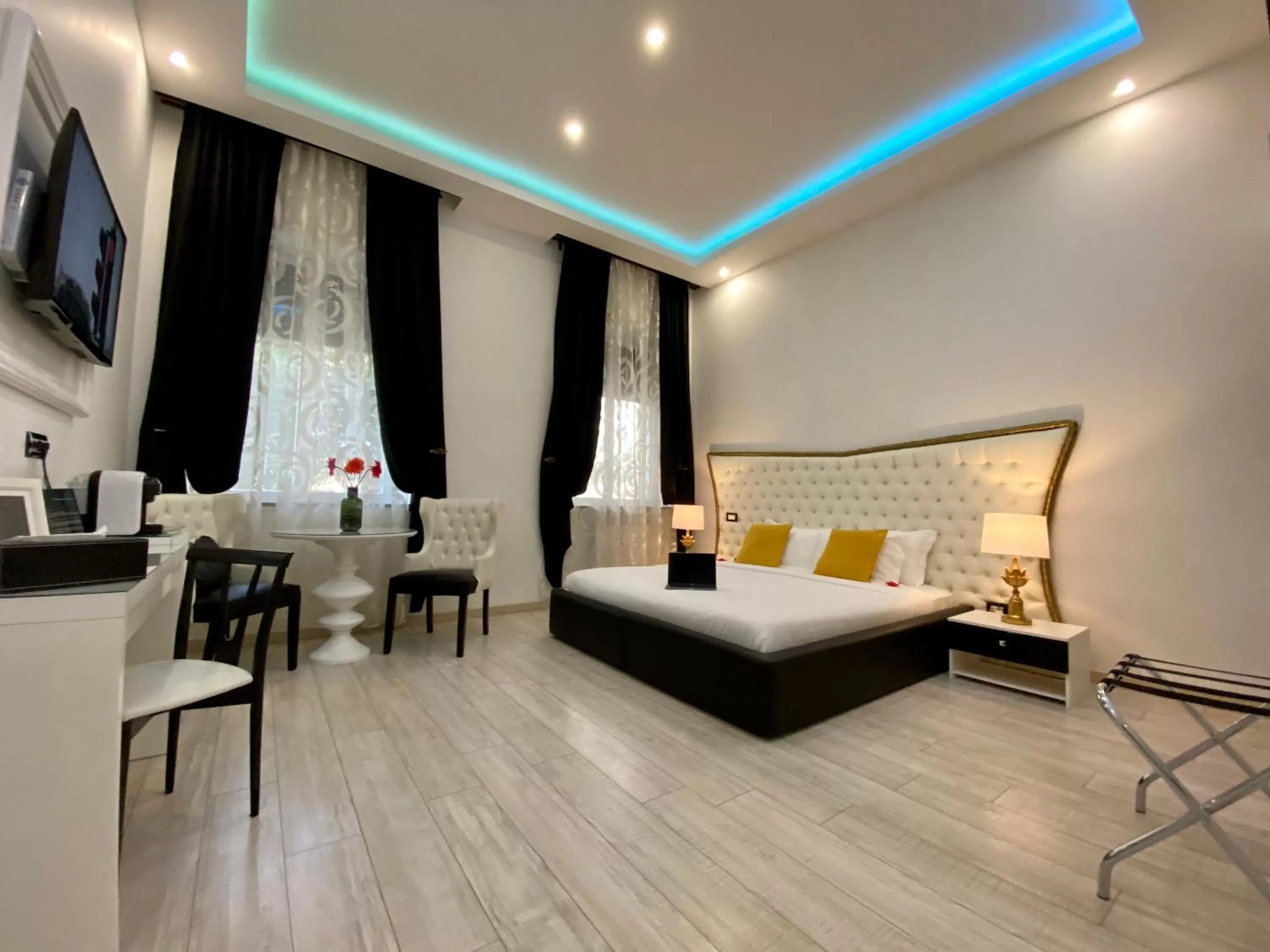 Photo of the whole room, Bed in Escape Luxury Suite - CA Domus Collection