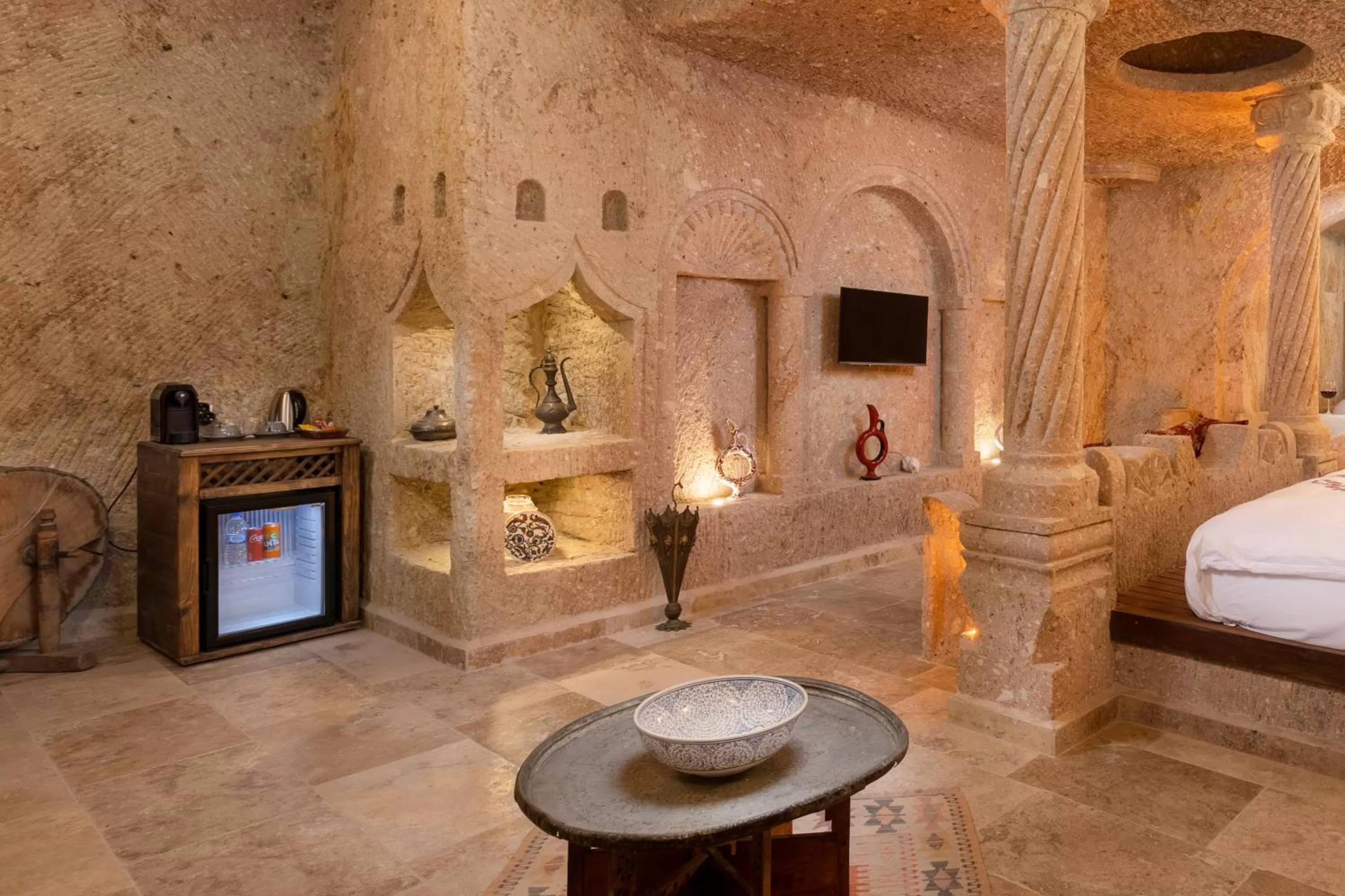 TV and multimedia, Bed in Kayata Cave Suites Special Class