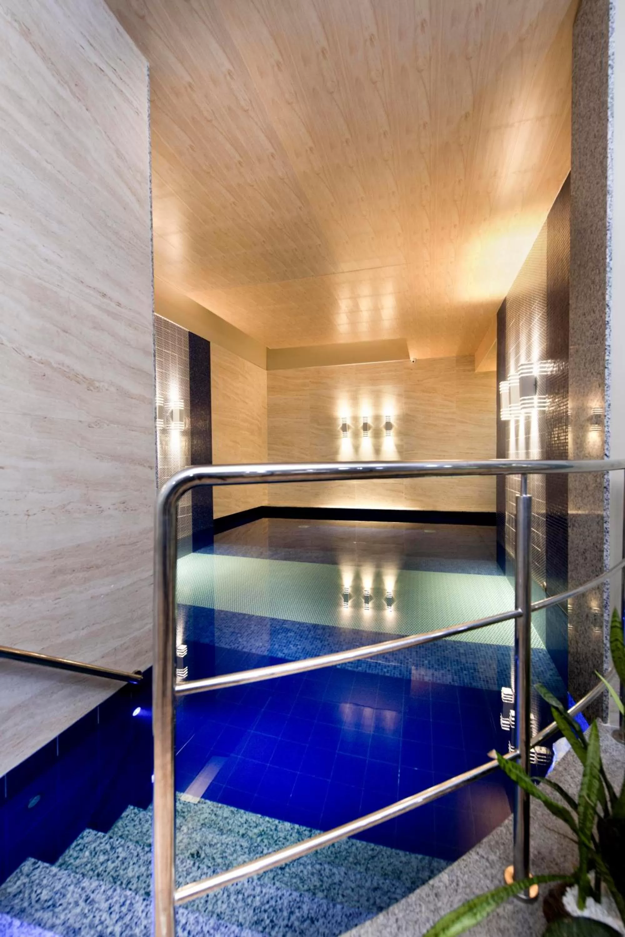 Swimming pool in Comfort Suites Macaé