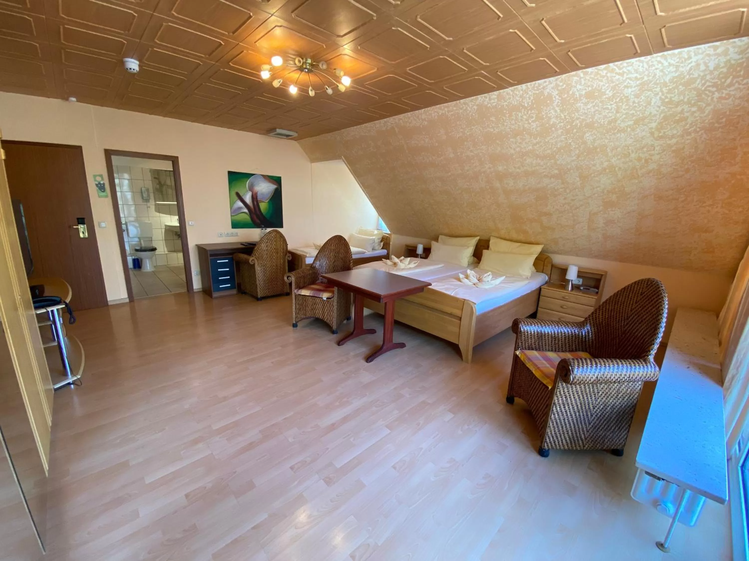 Photo of the whole room, Bed in Heidekönig Hotel Celle