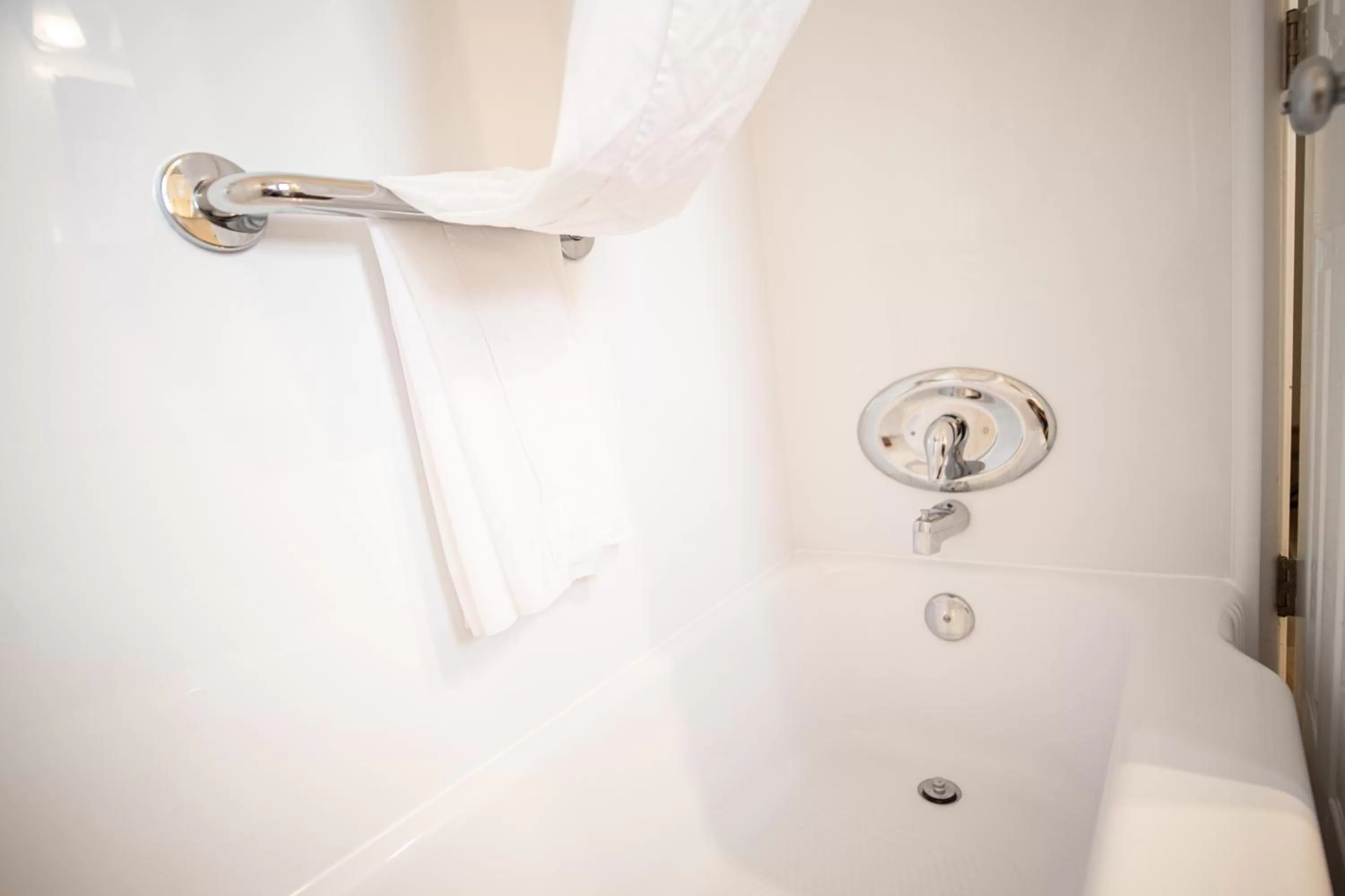 Bathroom in Island Sun Inn & Suites - Venice, Florida Historic Downtown & Beach Getaway