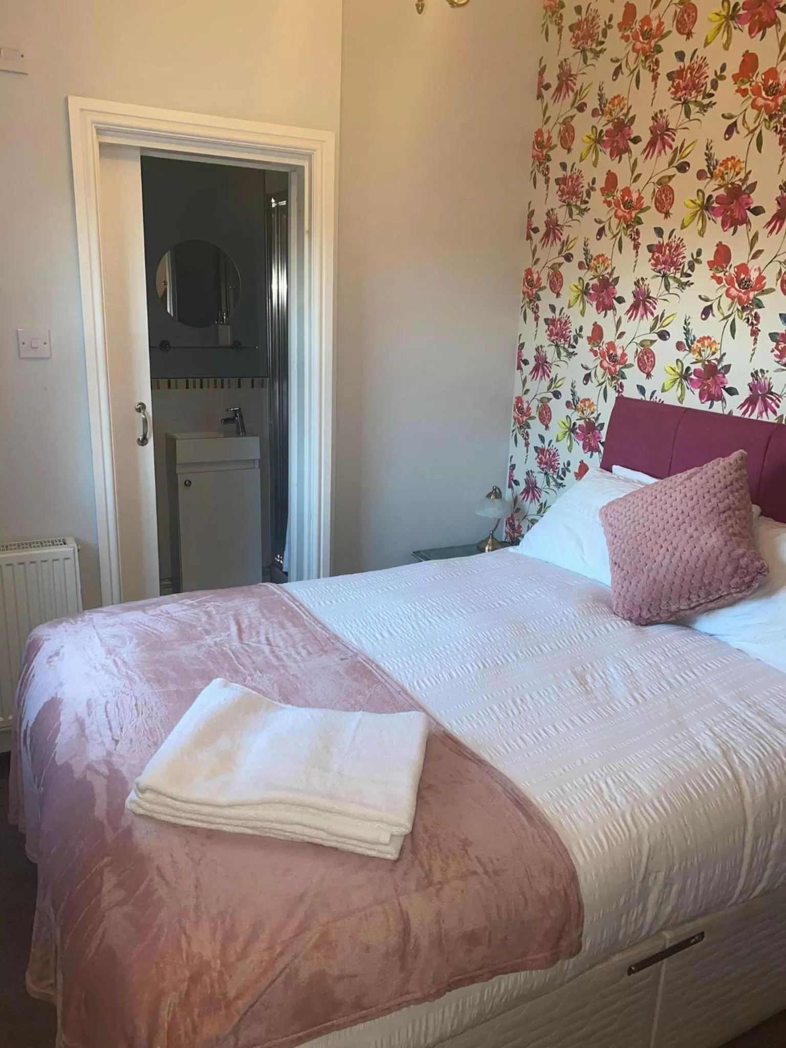 Bed in The White Swan Deighton