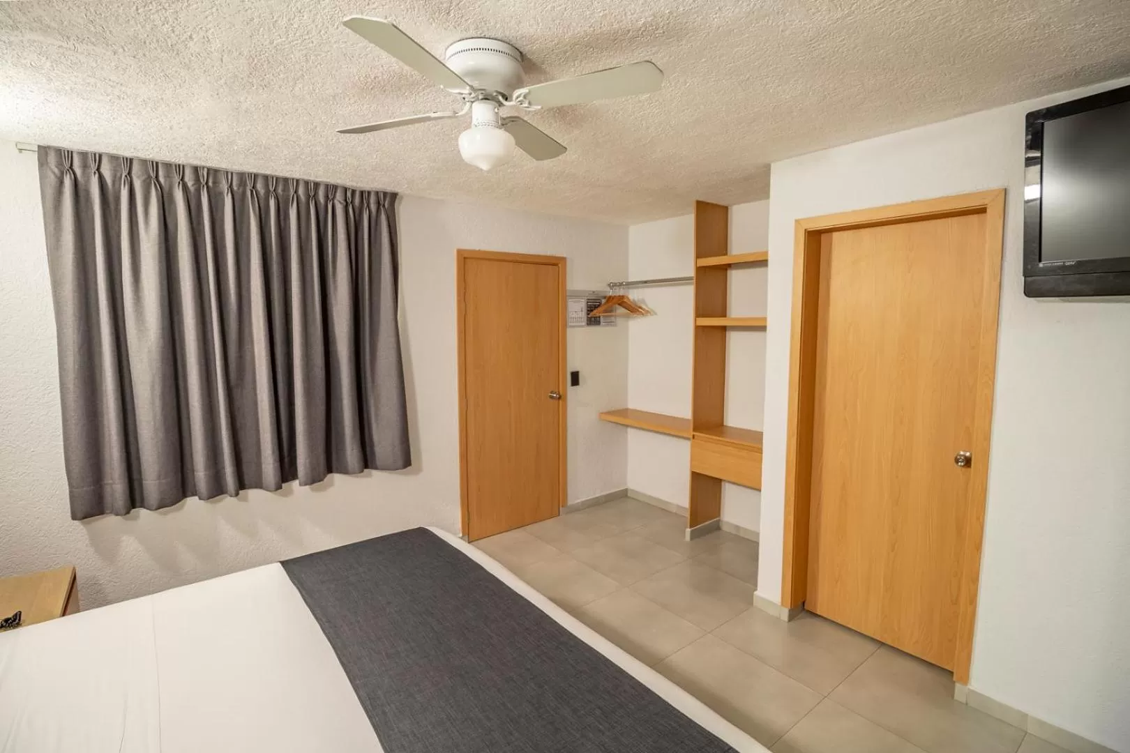 Bedroom, Bed in Hotel Emperador centro Guadalajara y Remodelado