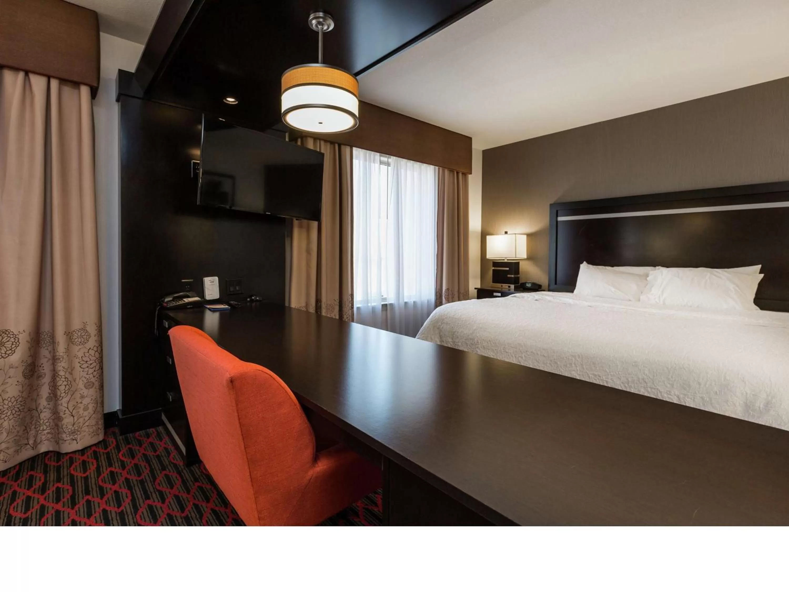 Bedroom, Bed in Hampton Inn & Suites by Hilton Lethbridge
