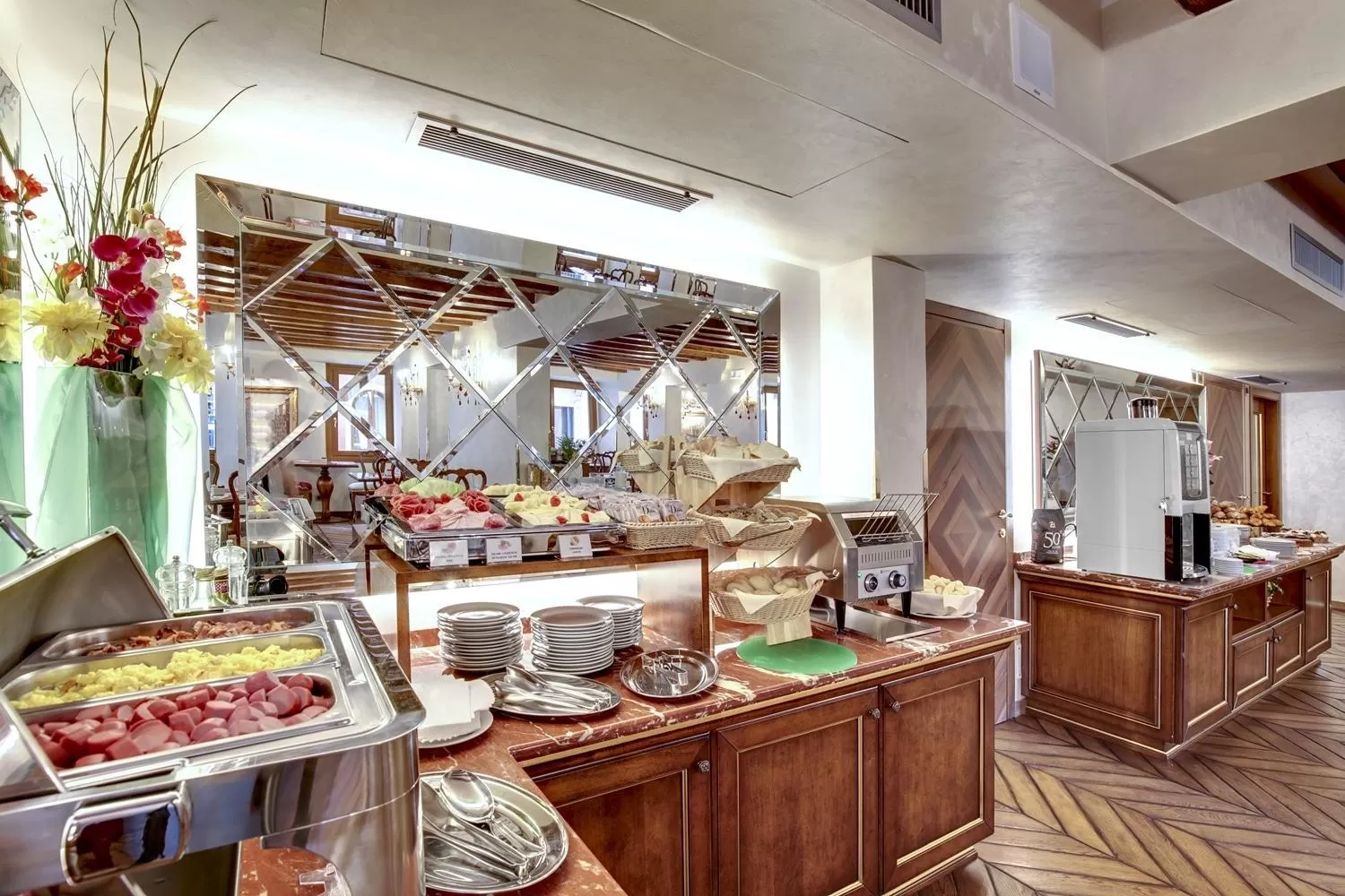 Food and drinks in Hotel Casanova