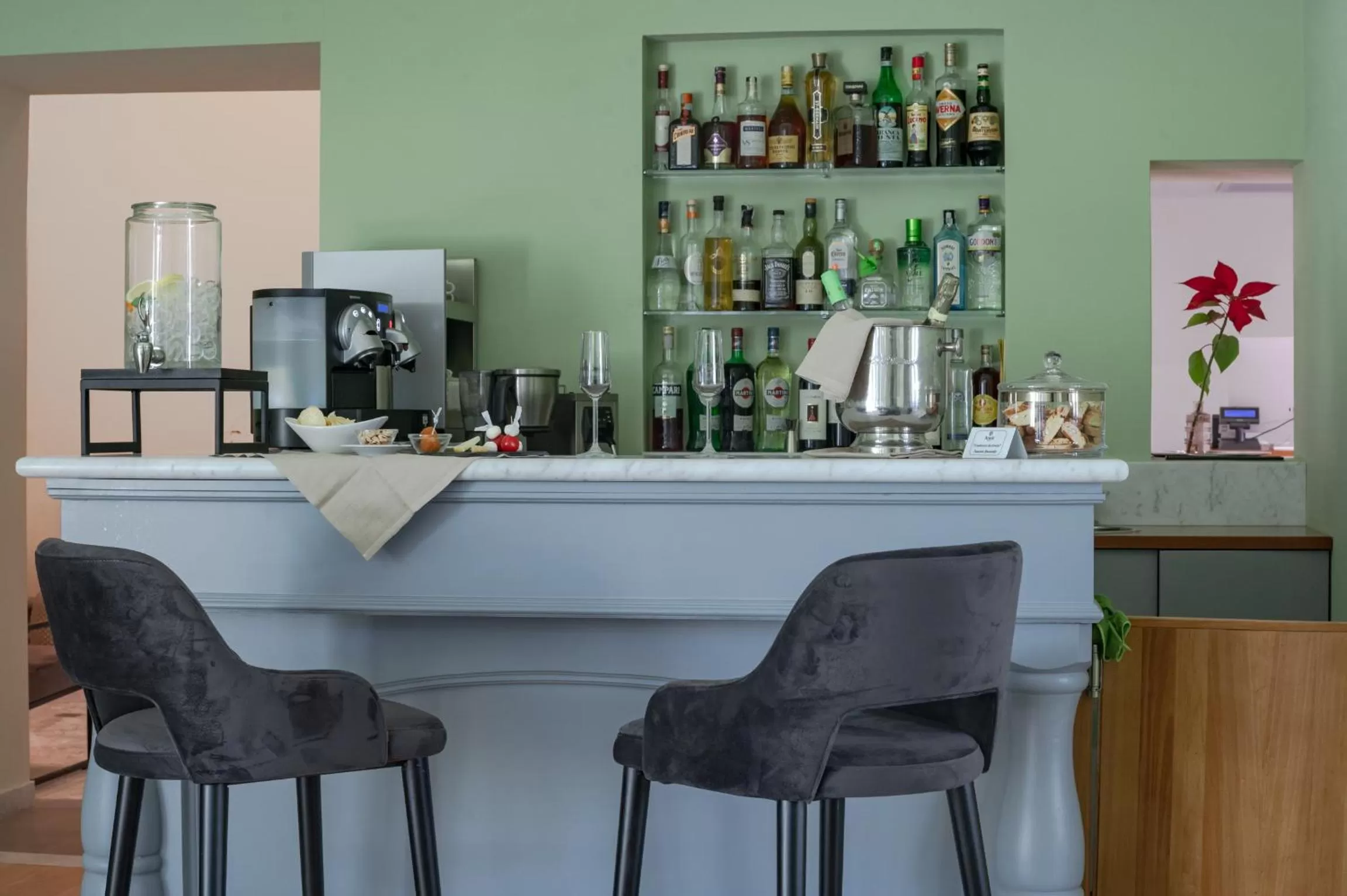 Restaurant/places to eat in Hotel Ariele