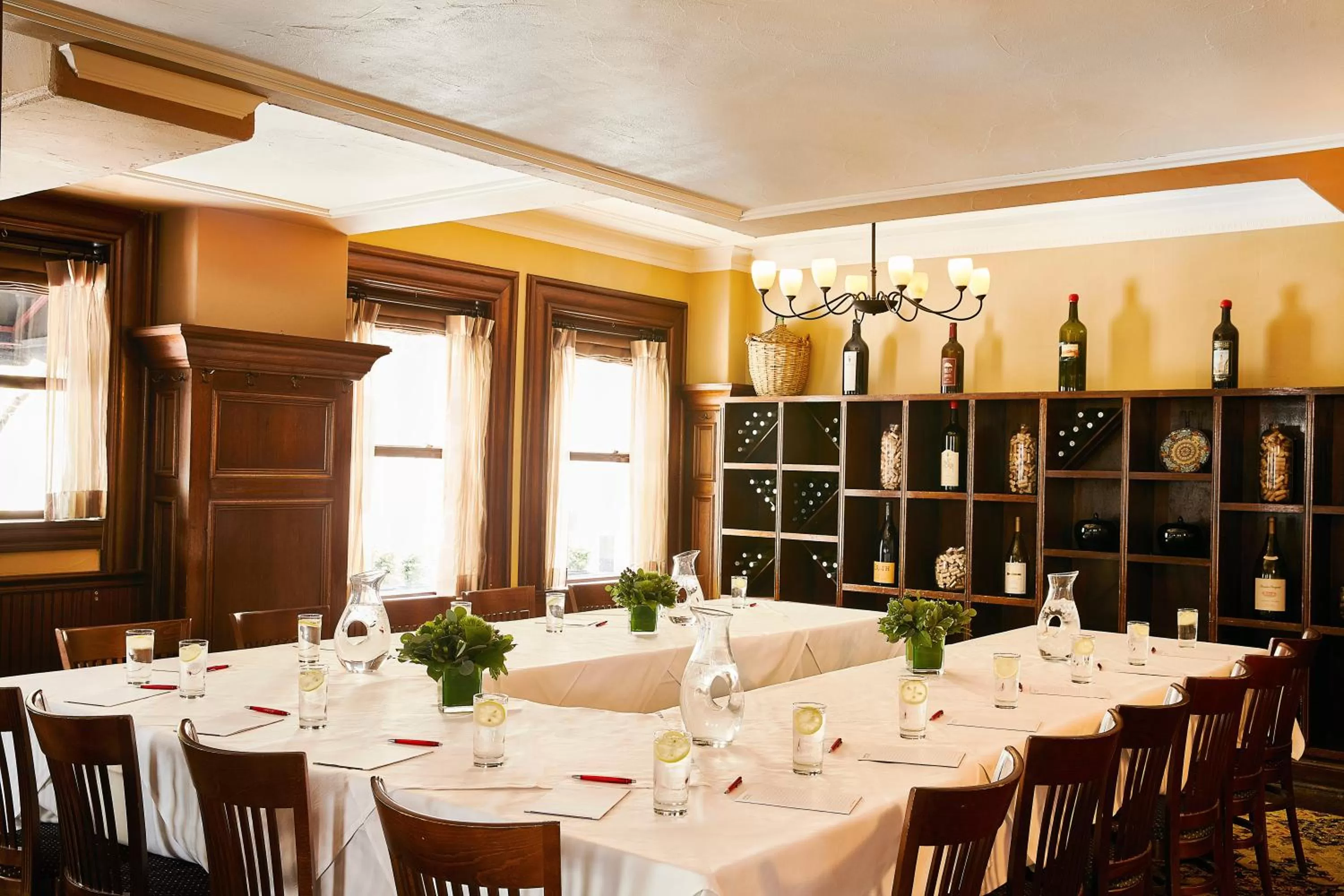 Meeting/conference room in Kimpton Hotel Vintage Seattle by IHG