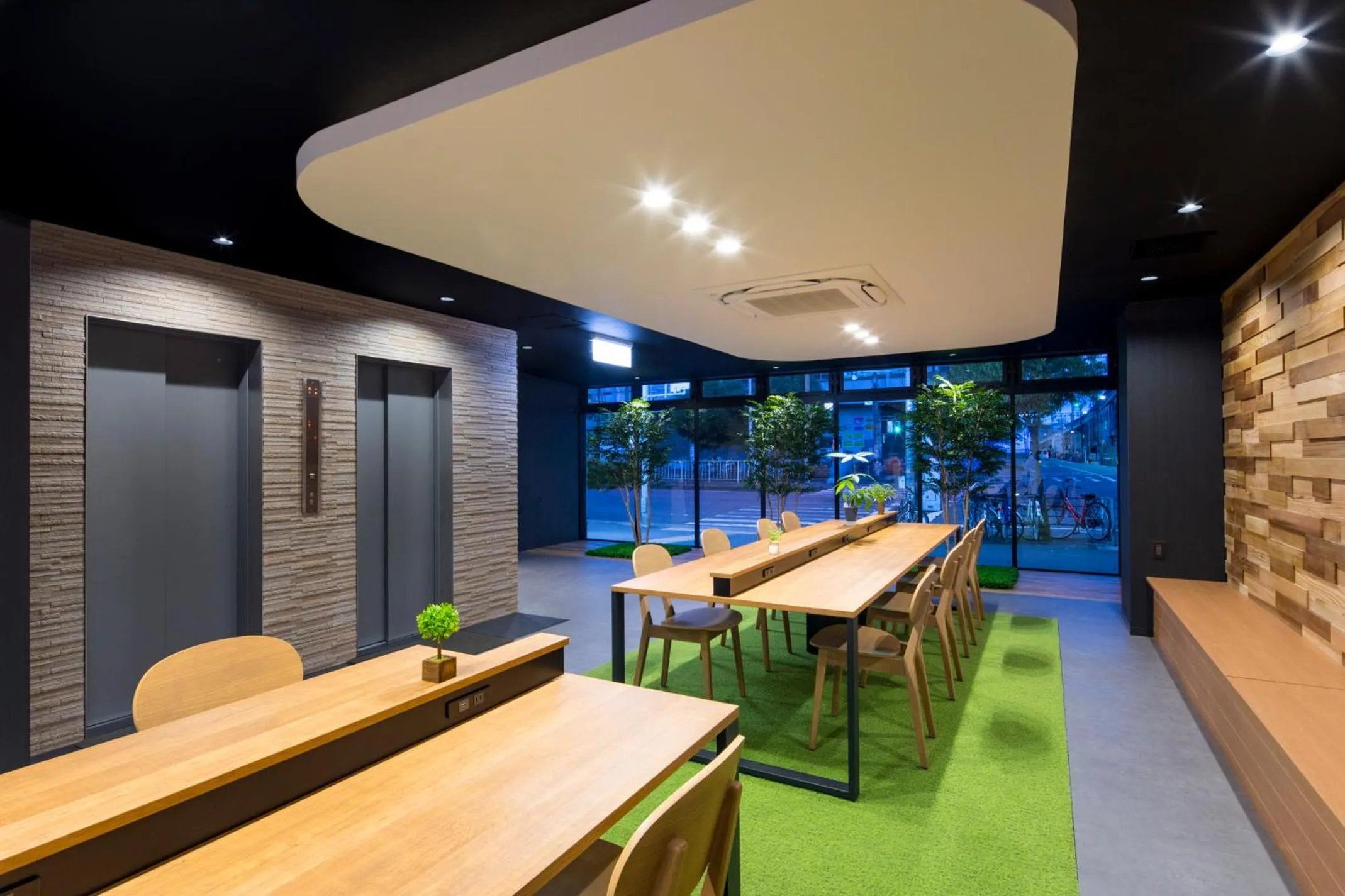 Communal lounge/ TV room in Hotel Sunplaza