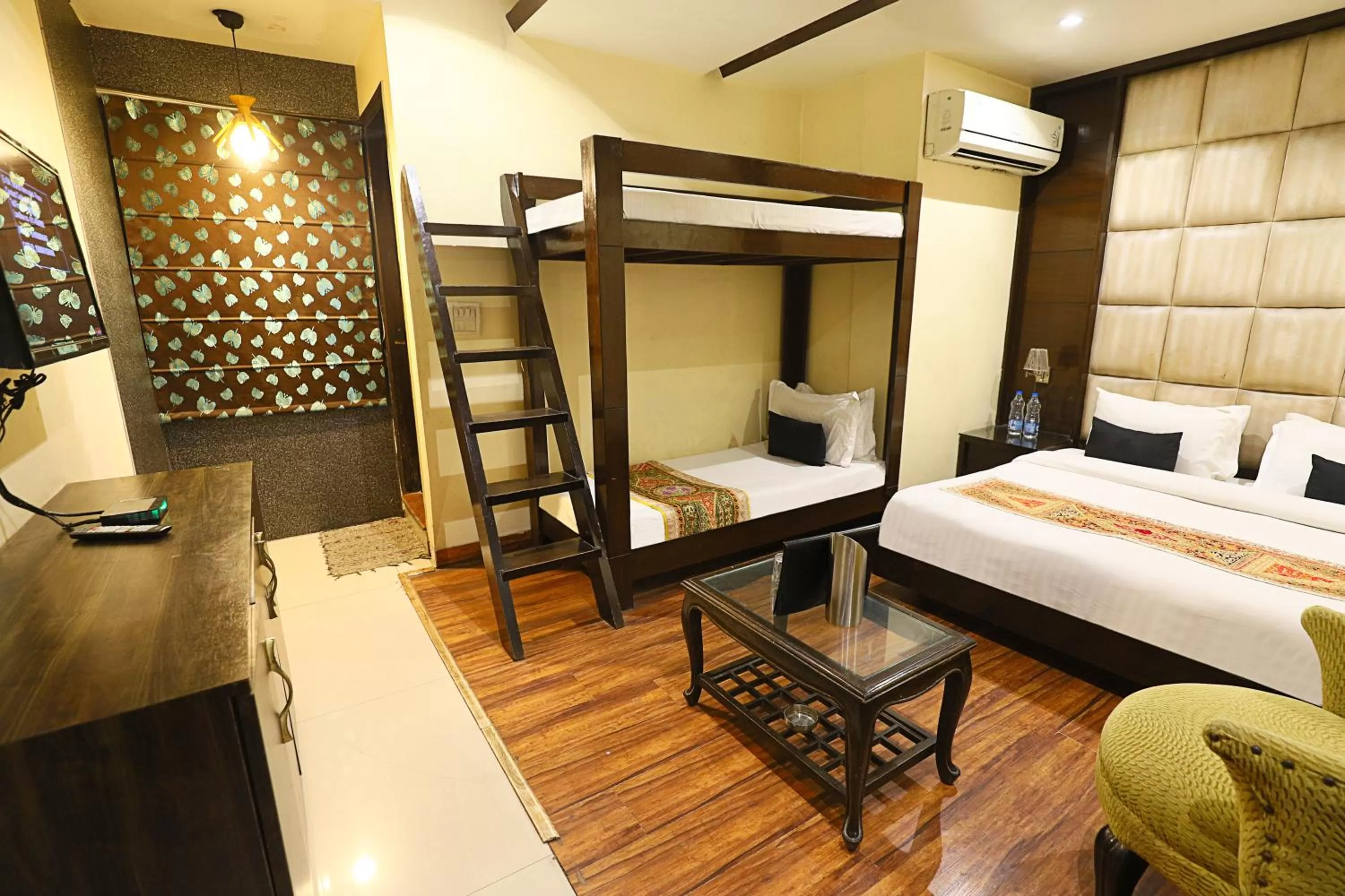 Bed, Bunk Bed in Staybook - Hotel City Stories - By Aira Xing, Paharganj, New Delhi
