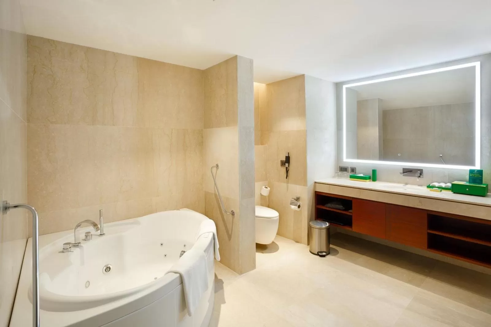 Hot Tub in Holiday Inn Dhaka City Centre by IHG