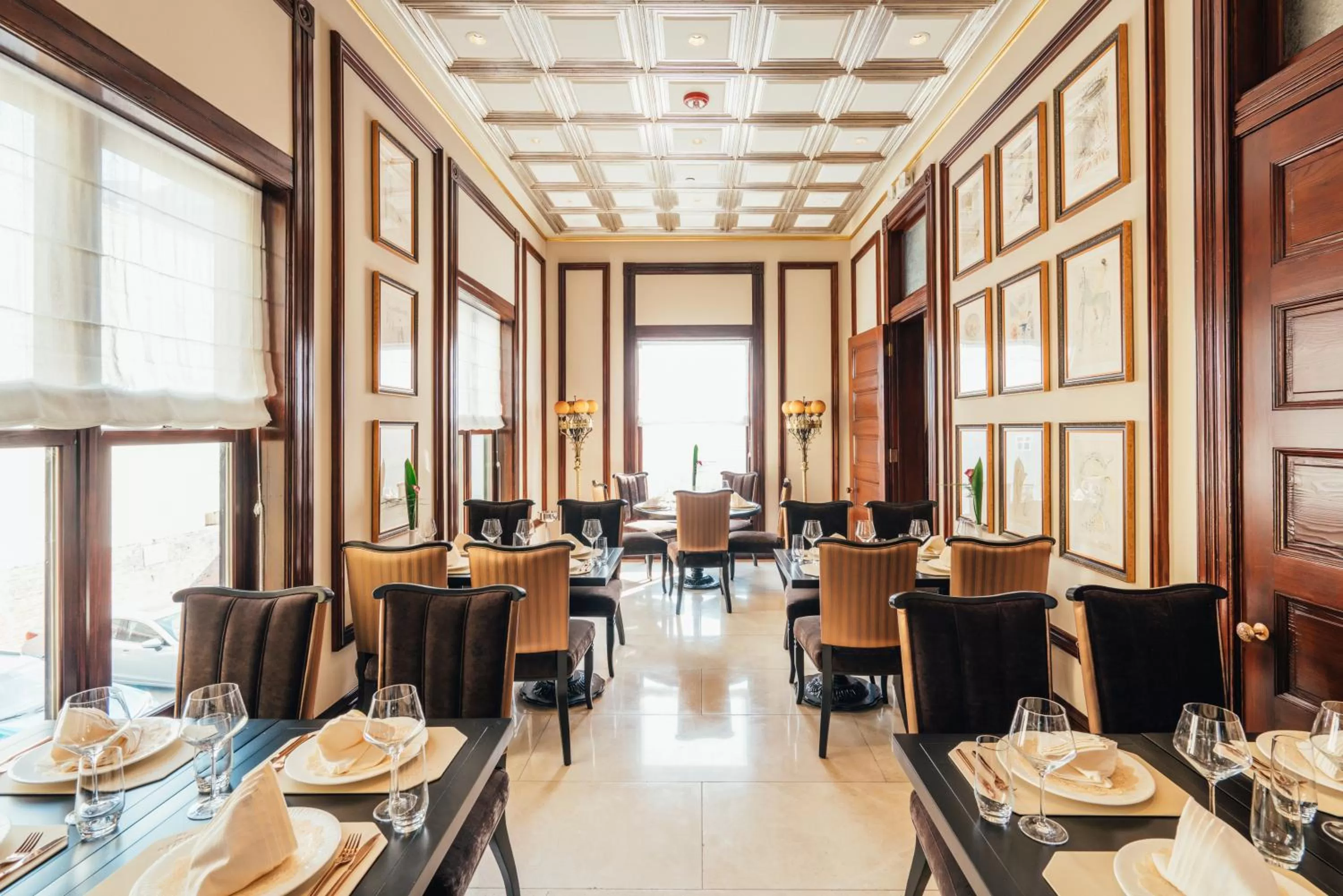 Area and facilities in Neighbourgood Sutter Mansion