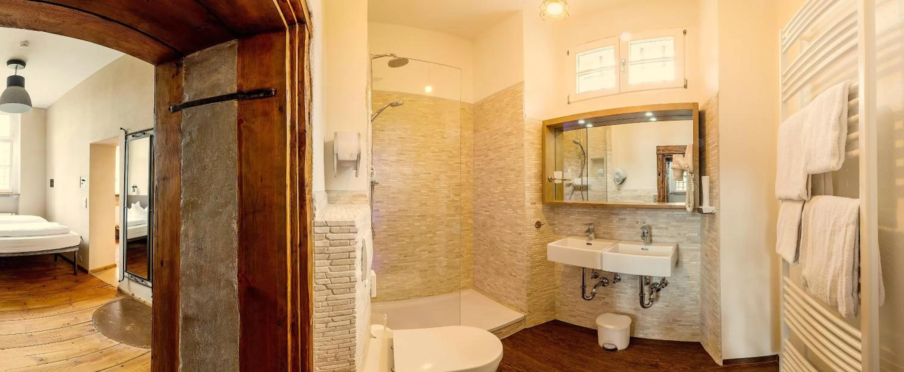 Bathroom in Knast-Hotel Fronfeste