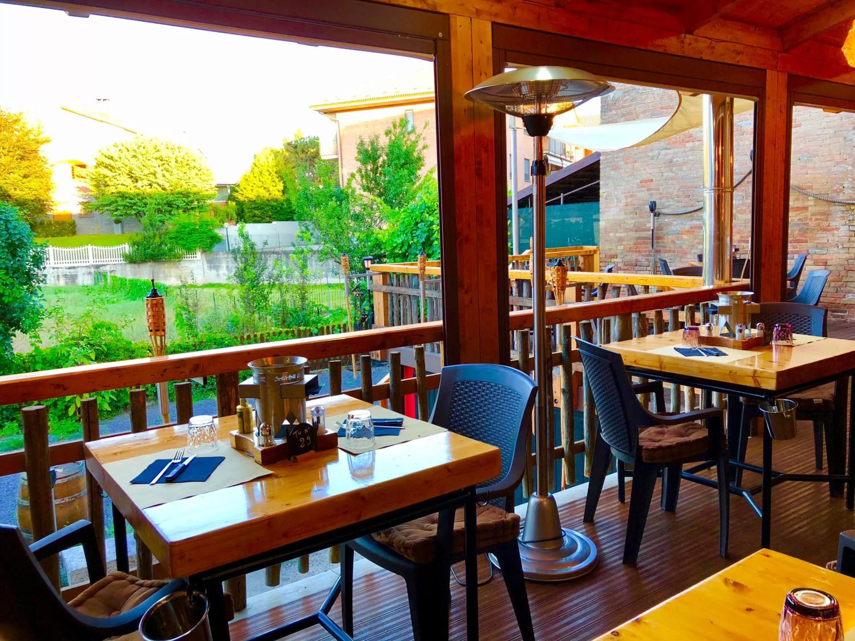 Restaurant/Places to Eat in WELLNESS ART & WINE CAREN