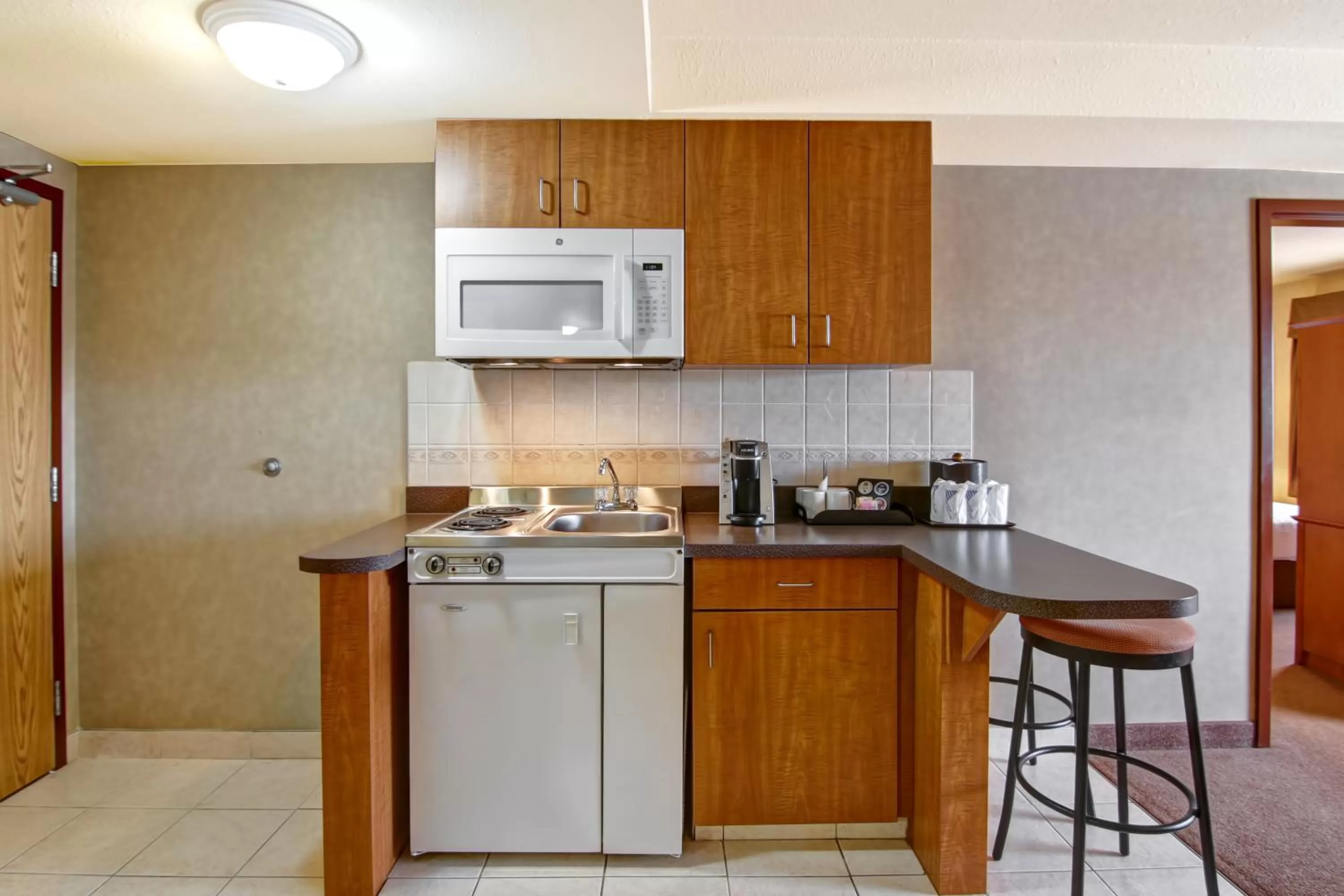 Kitchen or kitchenette in Ramada by Wyndham Ponoka