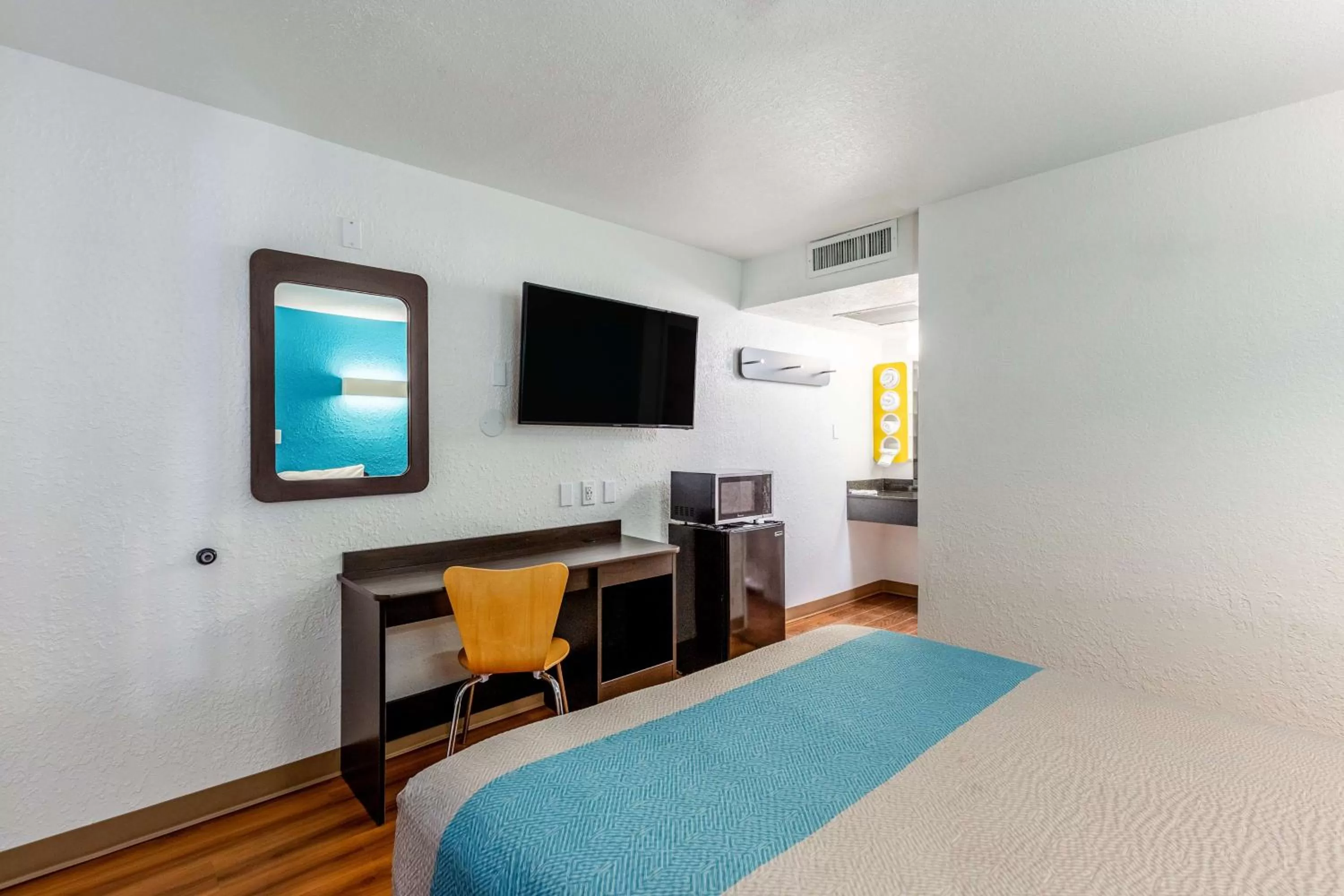 Photo of the whole room, Bed in Motel 6-Valdosta, GA - University