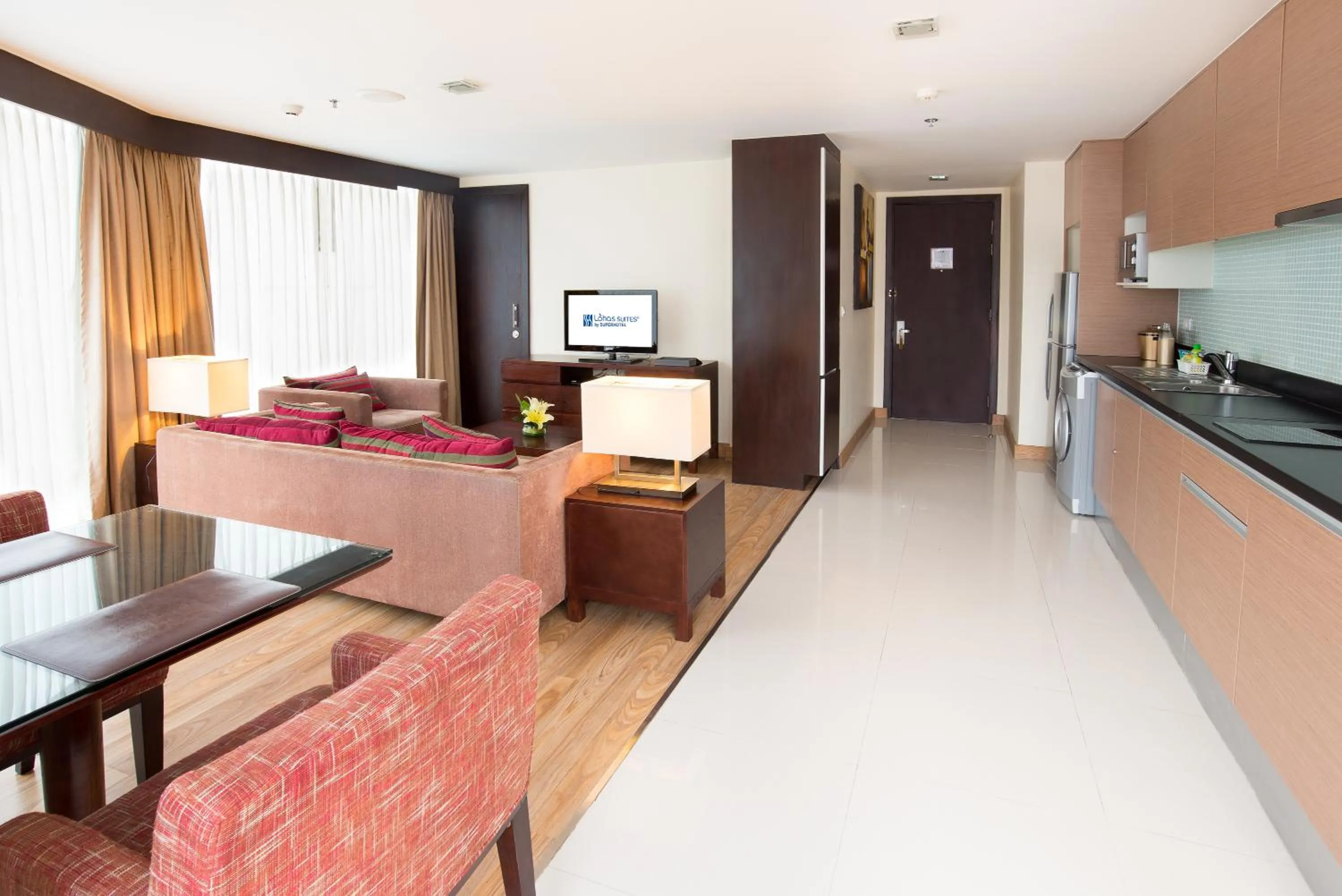 Kitchen or kitchenette in Lohas Residences Sukhumvit 2