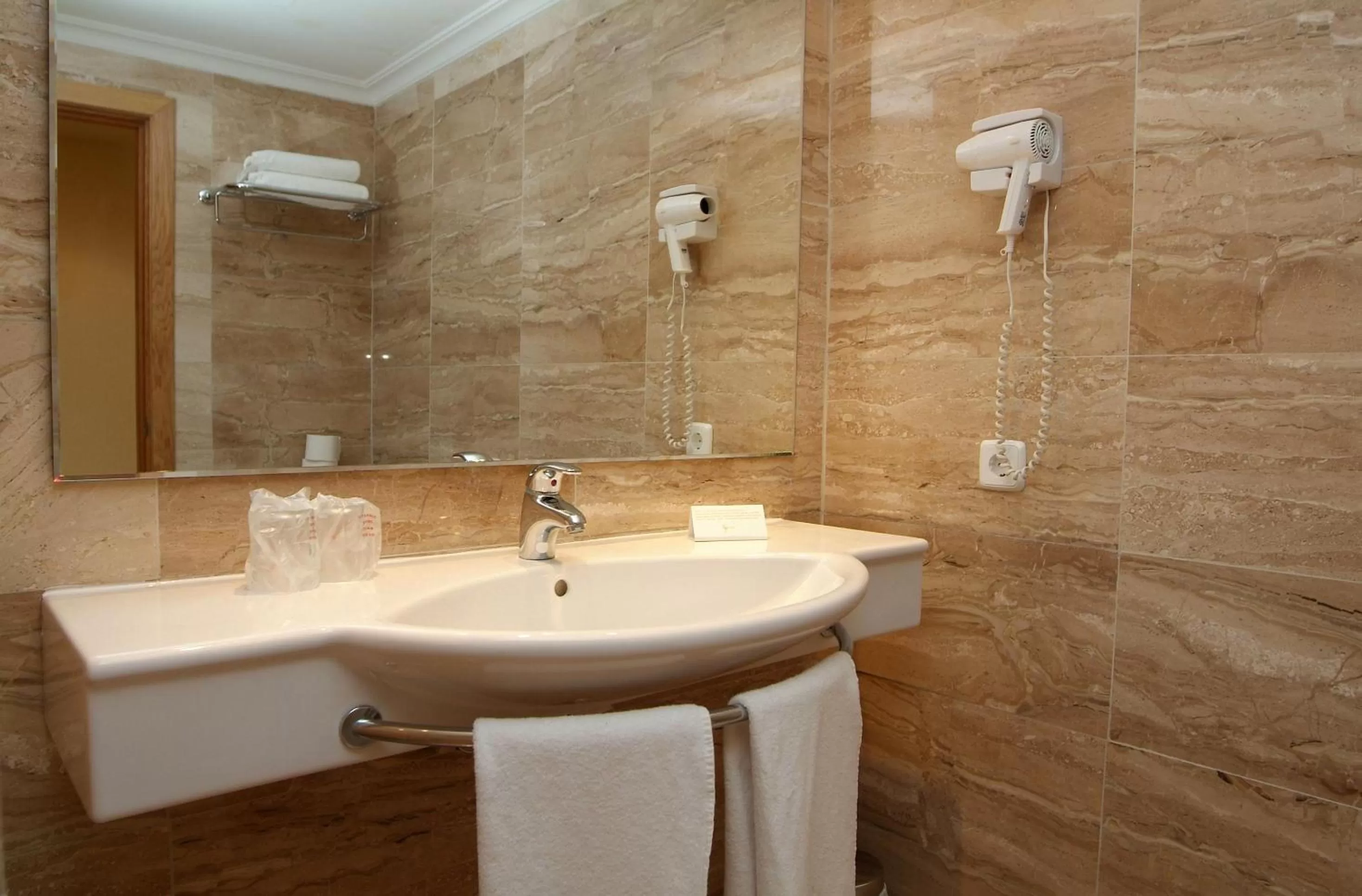 Bathroom in Grupotel Montecarlo