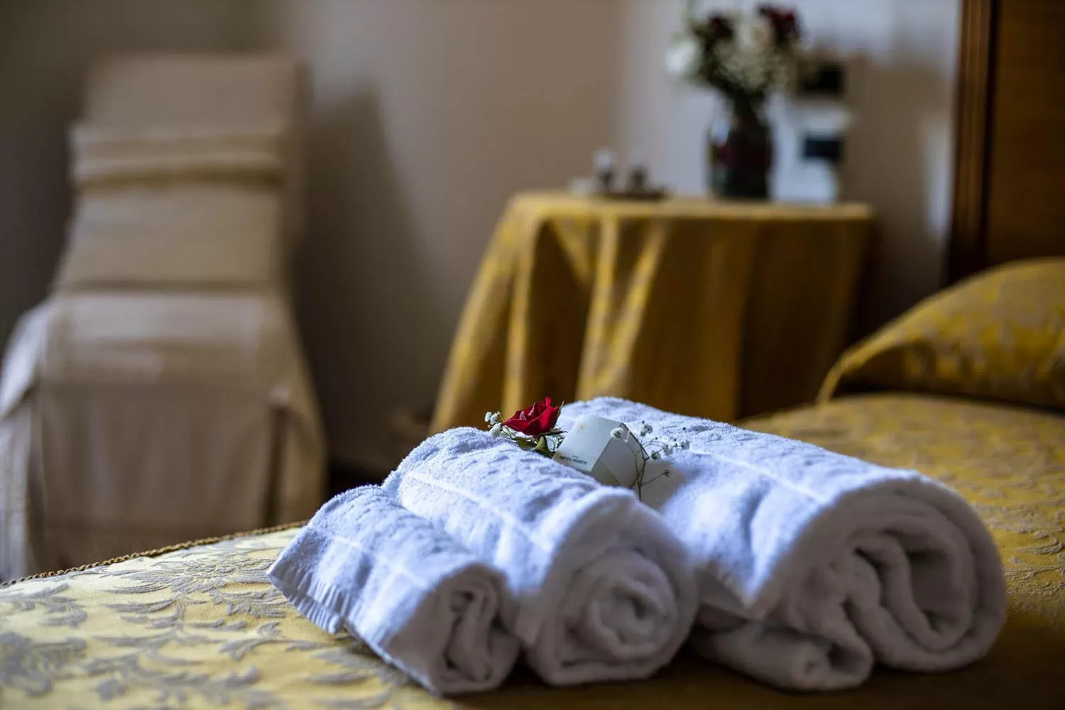 towels, Bed in Hotel Ristorante Farneta