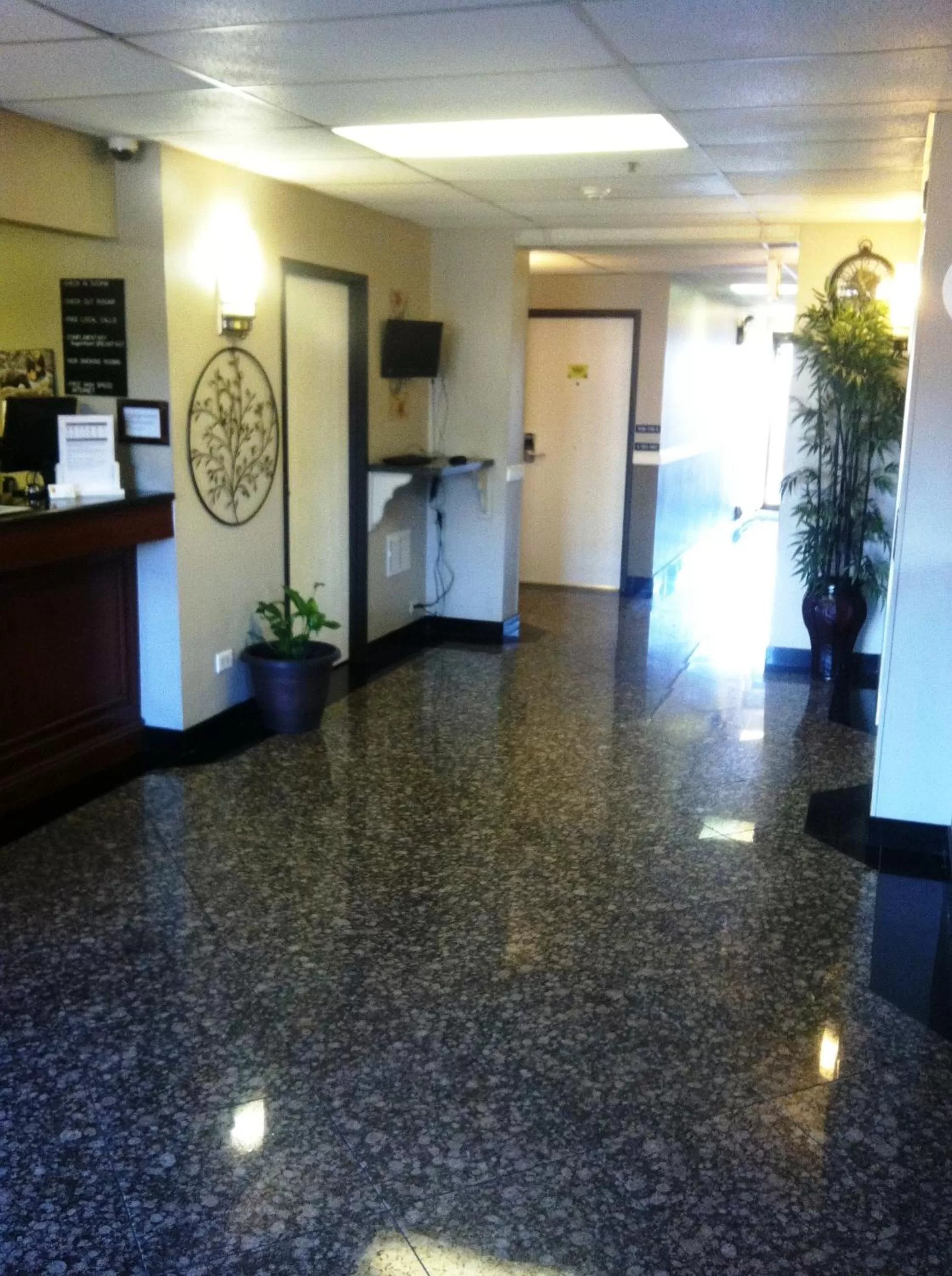 Lobby or reception in Super 8 by Wyndham Bridgeview/Chicago Area