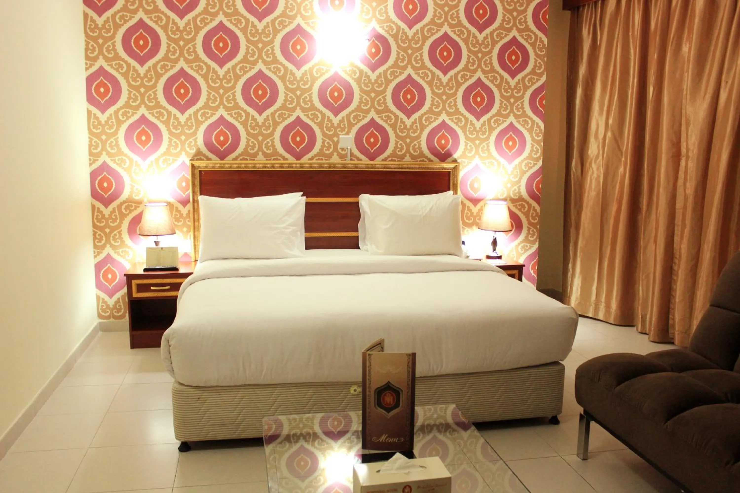 Bedroom, Bed in Montreal Naif Hotel