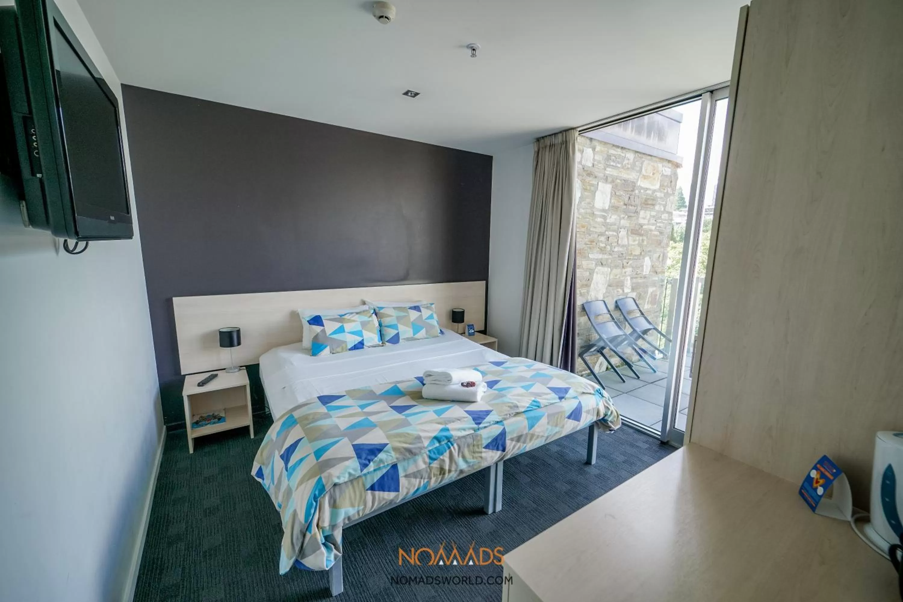 Photo of the whole room, Bed in Nomads Queenstown Hostel