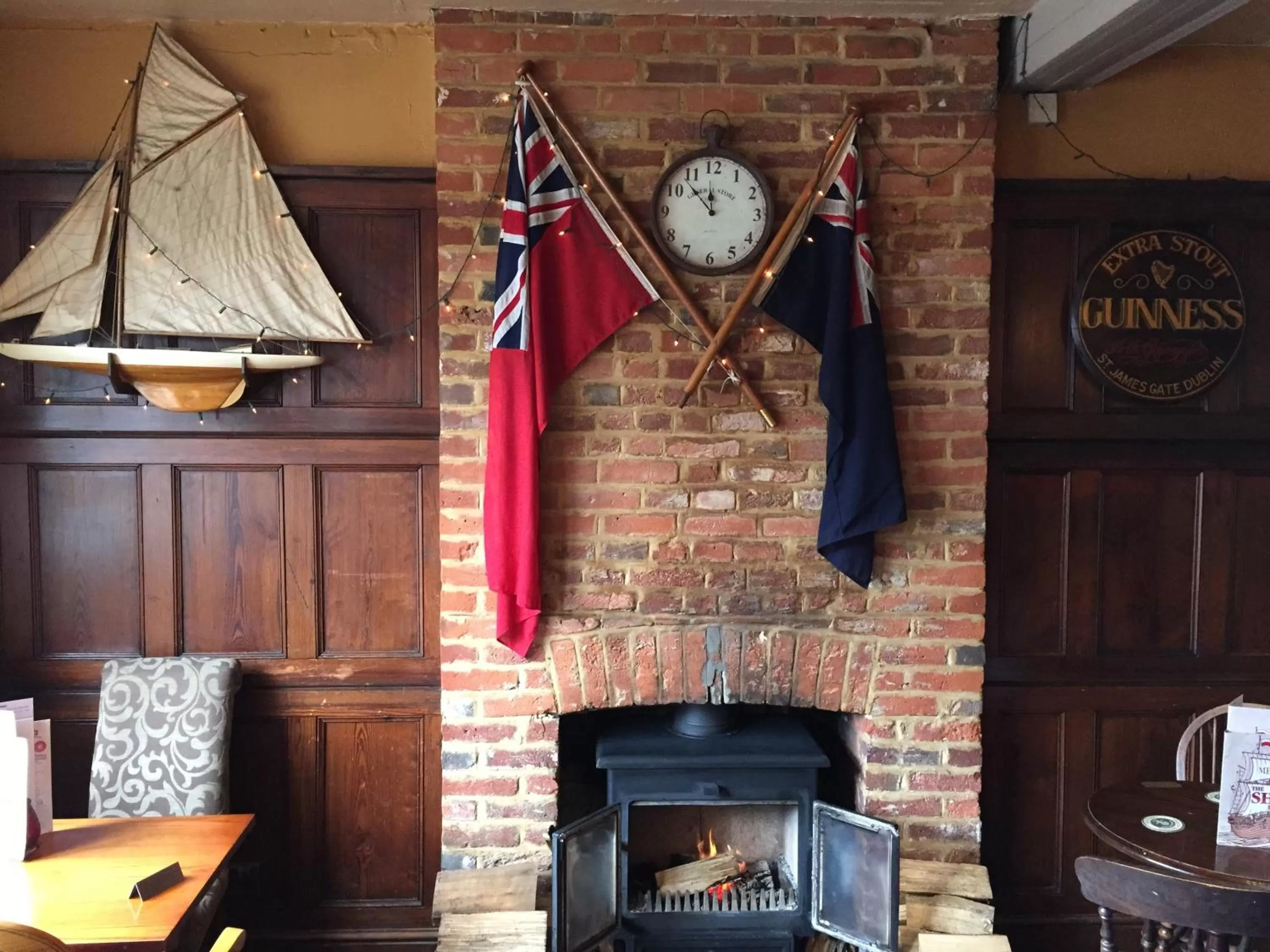 Restaurant/places to eat in The Ship Inn