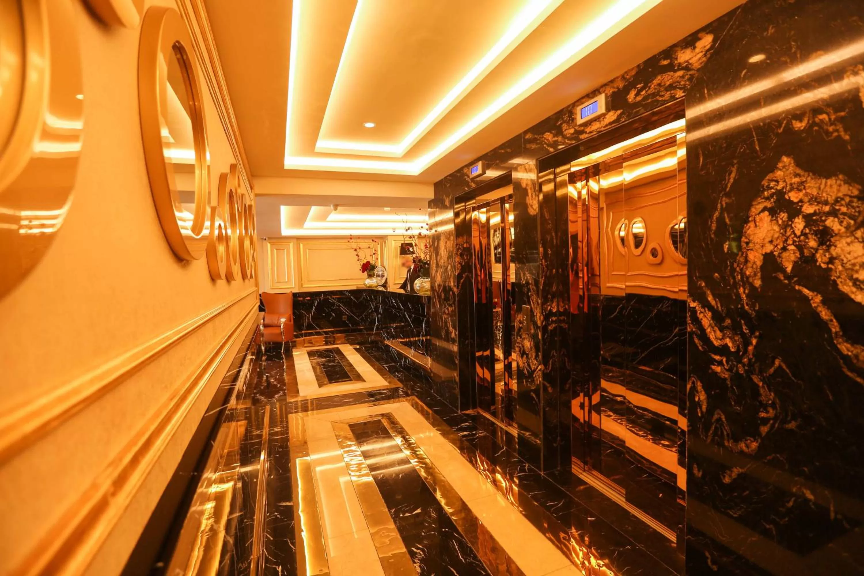 Lobby or reception in Suite Hotel Casa Diamond