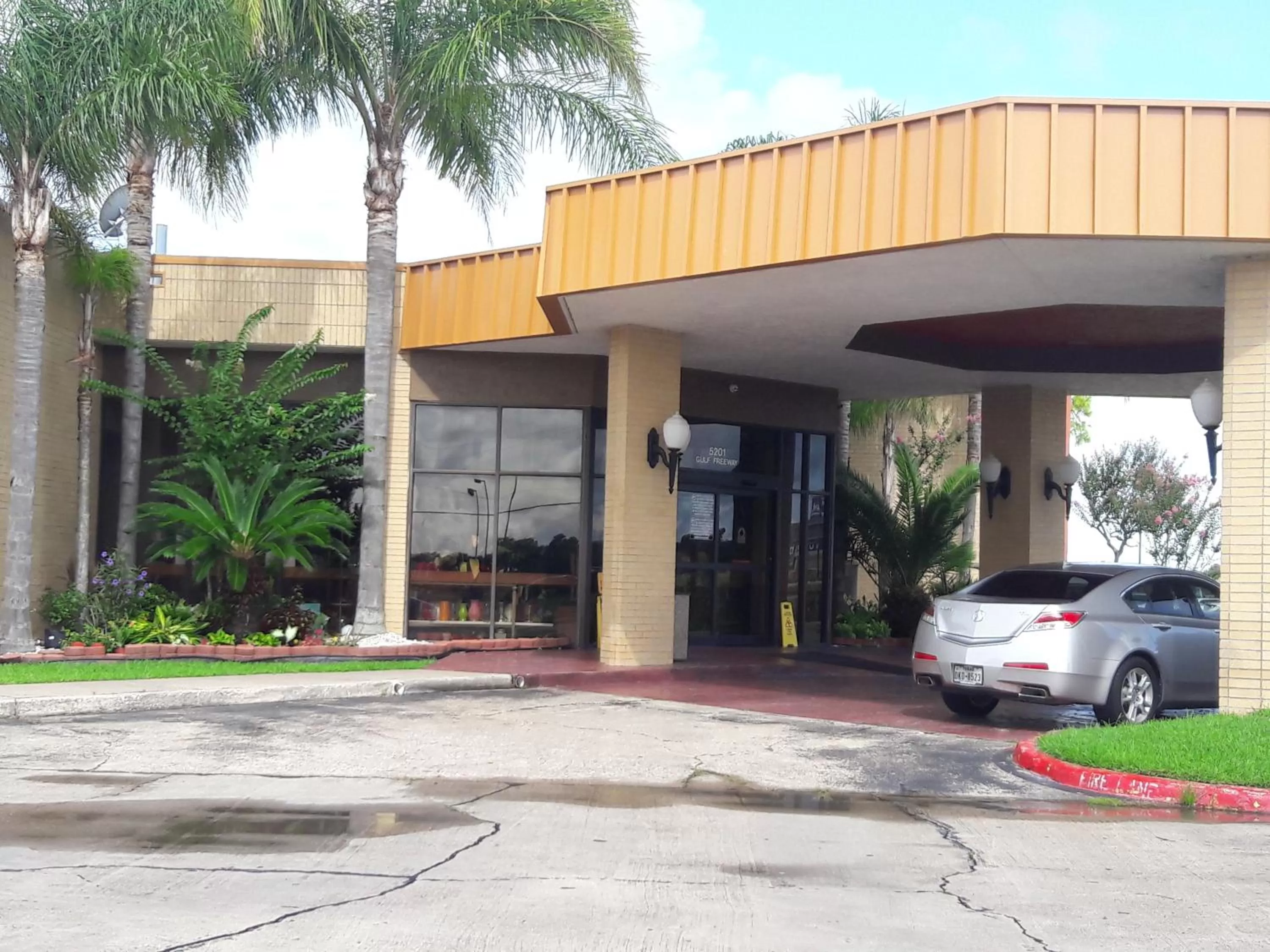 Facade/entrance, Property Building in Americas Best Value Inn & Suites-Texas City/La Marque