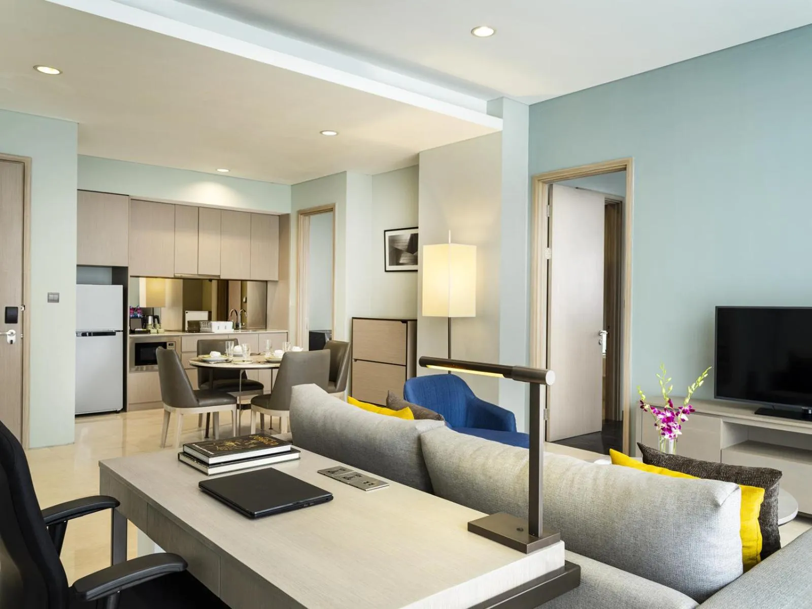 Kitchen or kitchenette, Seating Area in Crowne Plaza Jakarta Residences, an IHG Hotel