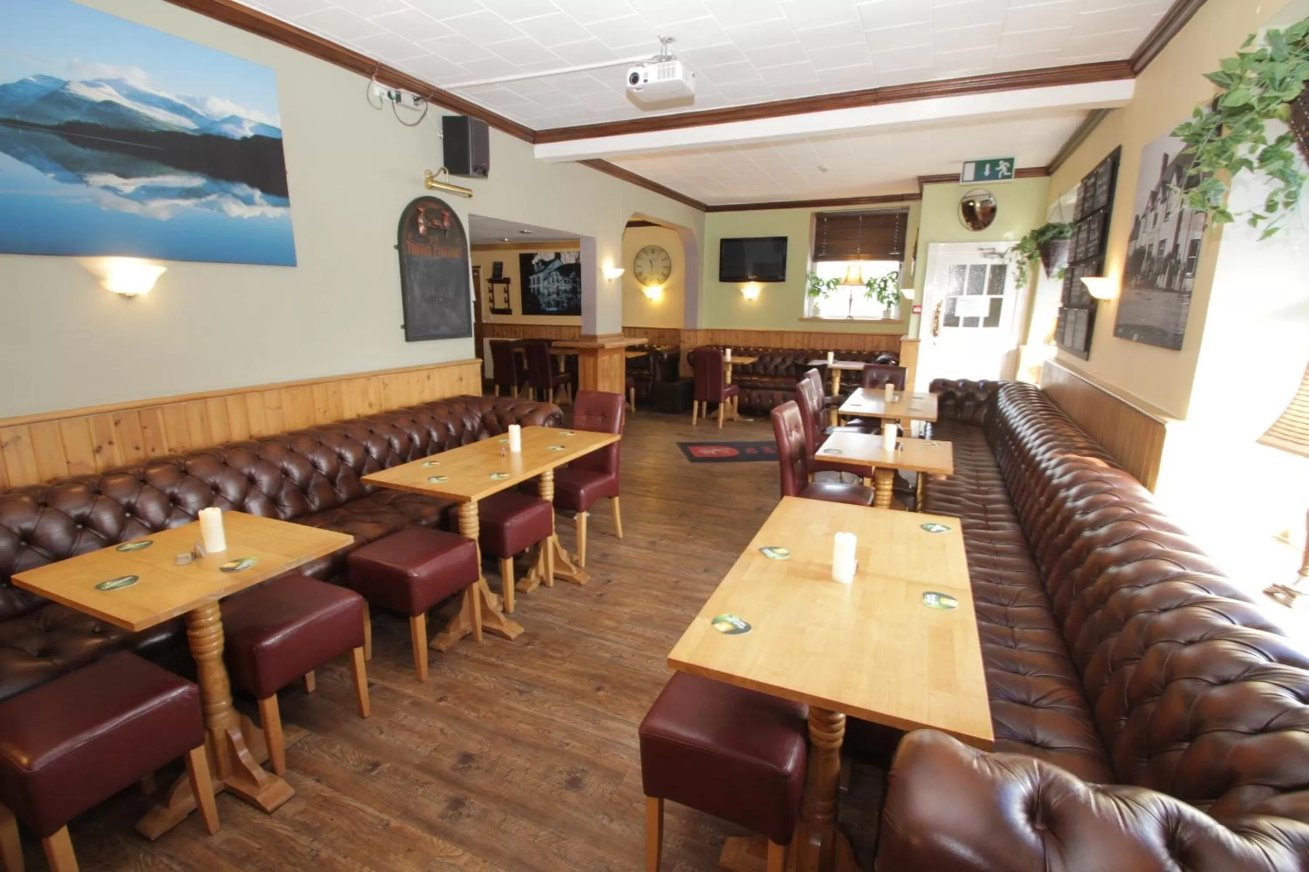 Restaurant/places to eat in Lion Hotel & Studio Apartments