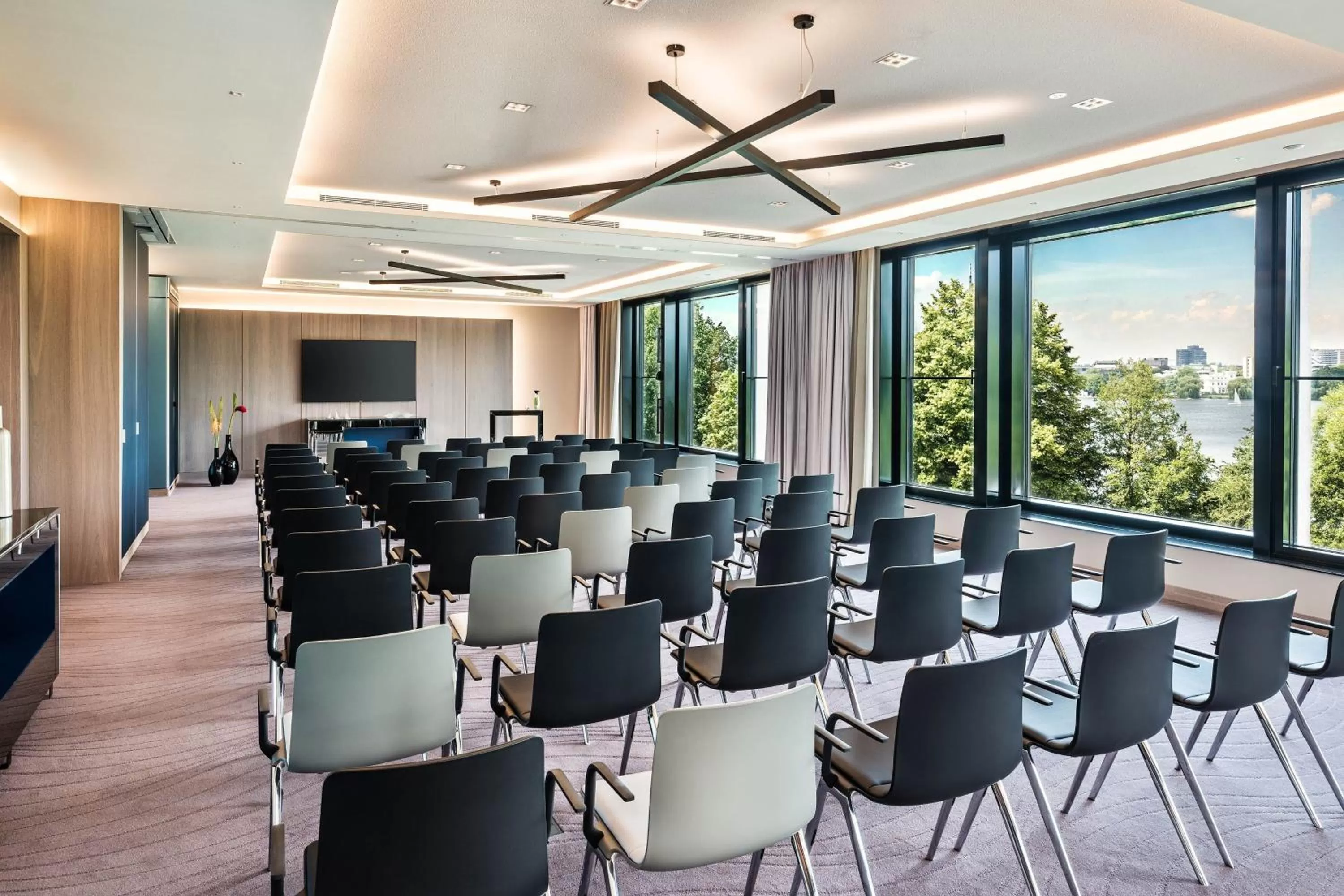 Meeting/conference room in Le Méridien Hamburg