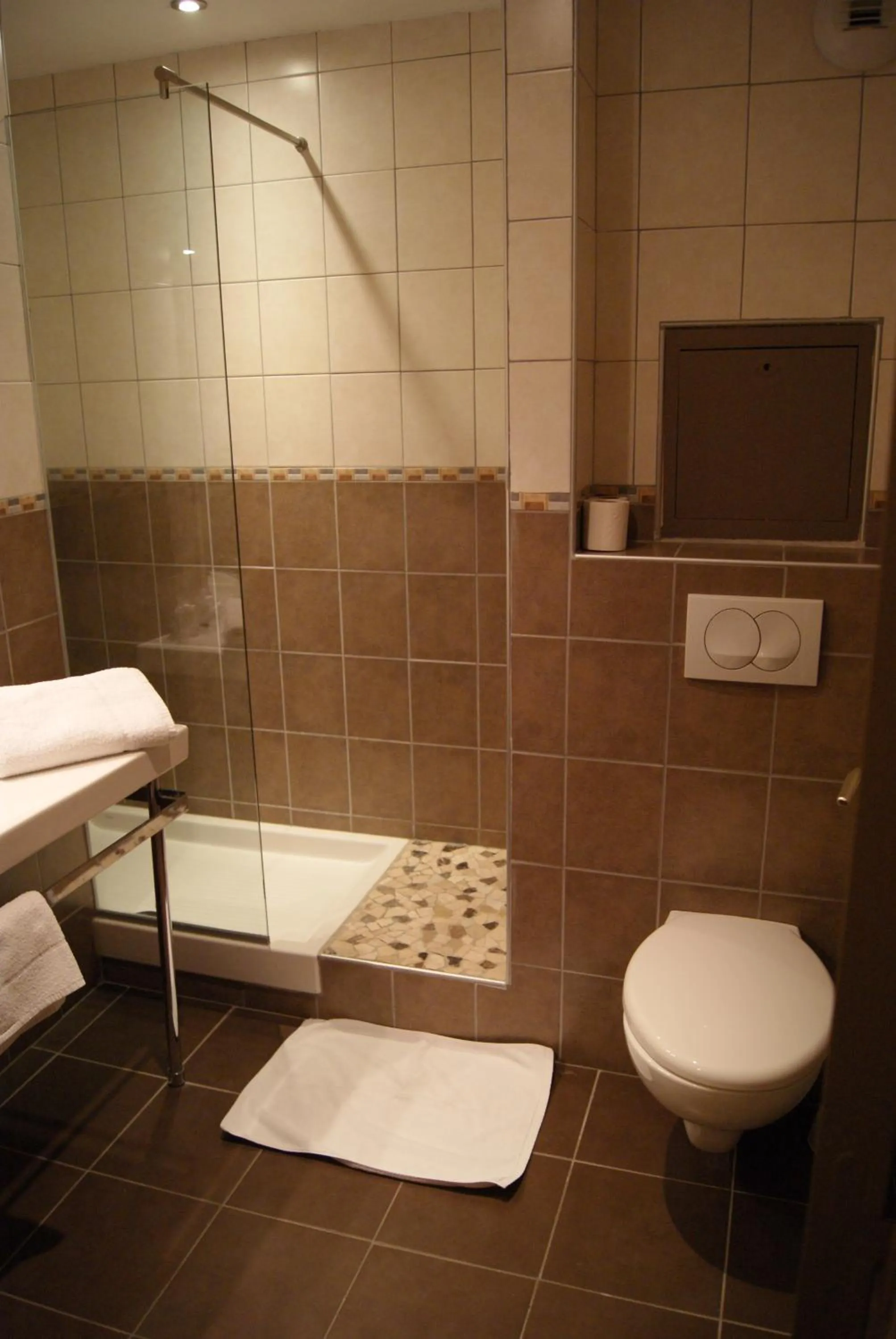 Bathroom in Hôtel 1er Consul Rouen