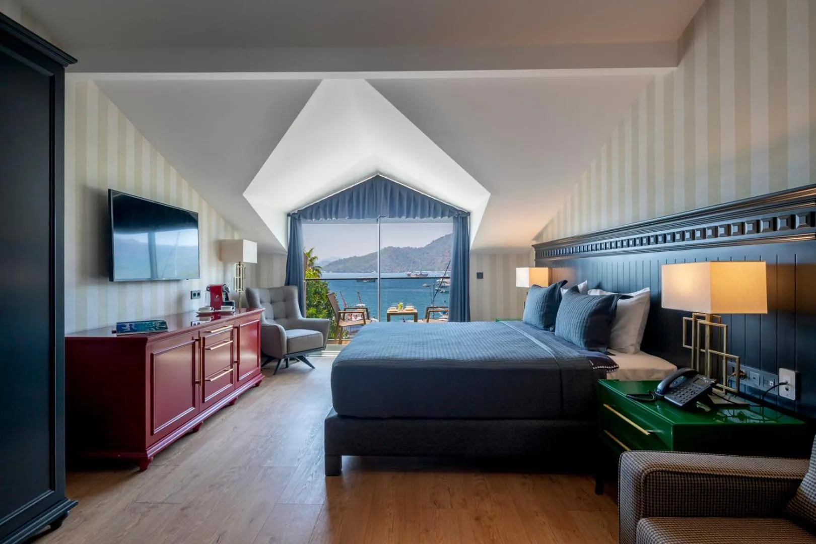 Spring, Bed in Hotel Marina Bay Göcek