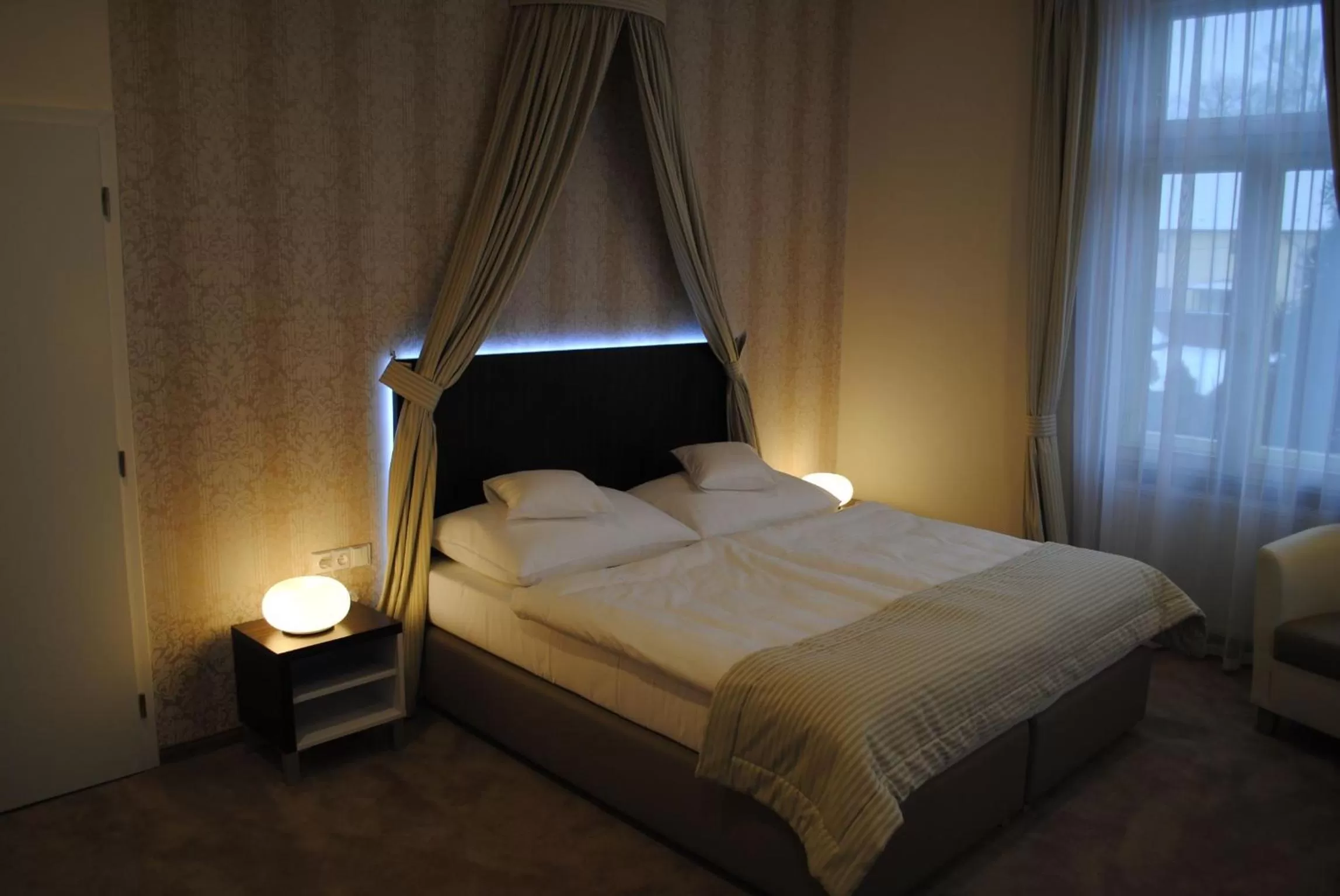 Deluxe Double Room with Bath - single occupancy in Zámeček Petrovice