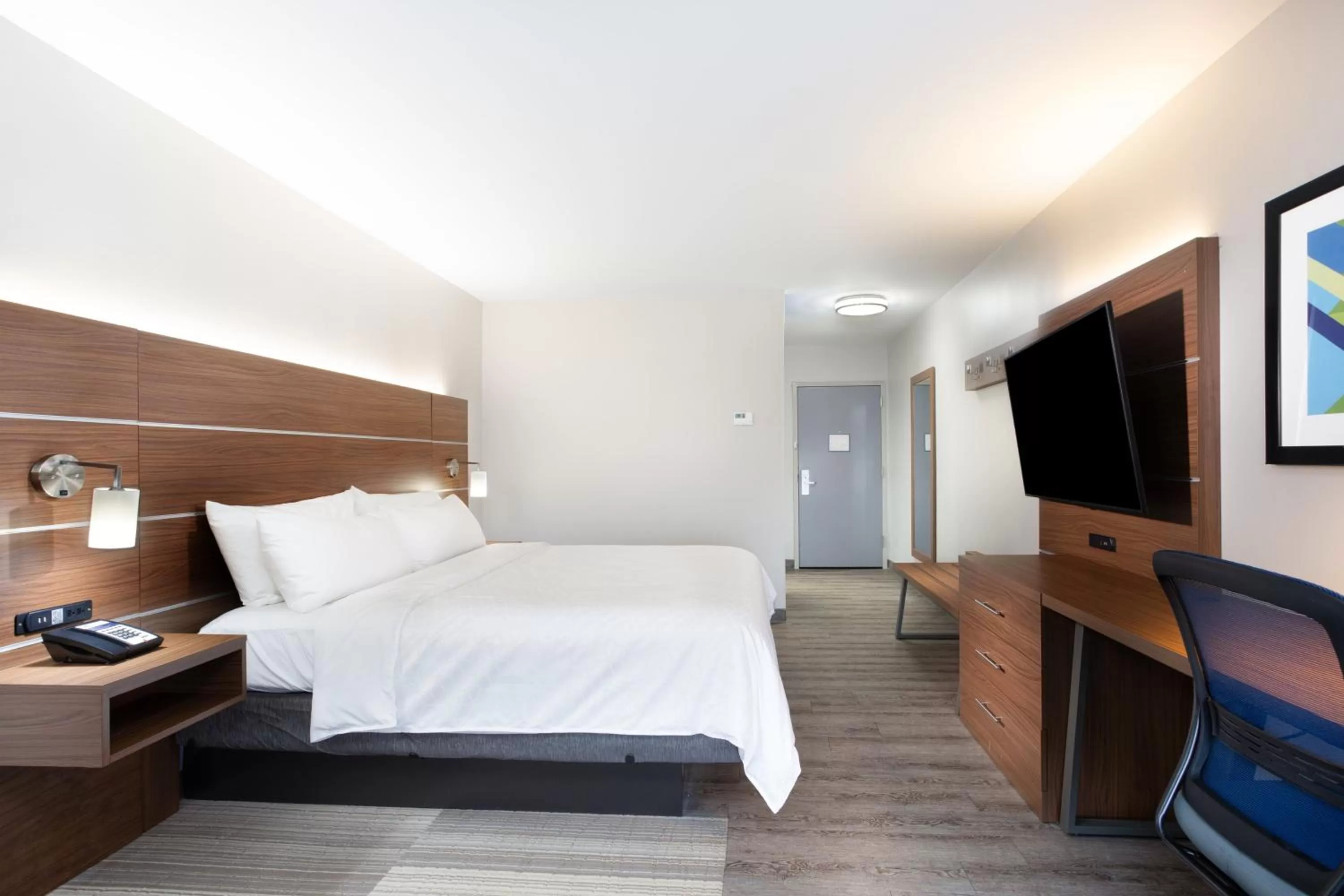 Photo of the whole room, Bed in Holiday Inn Express & Suites - Morehead City by IHG