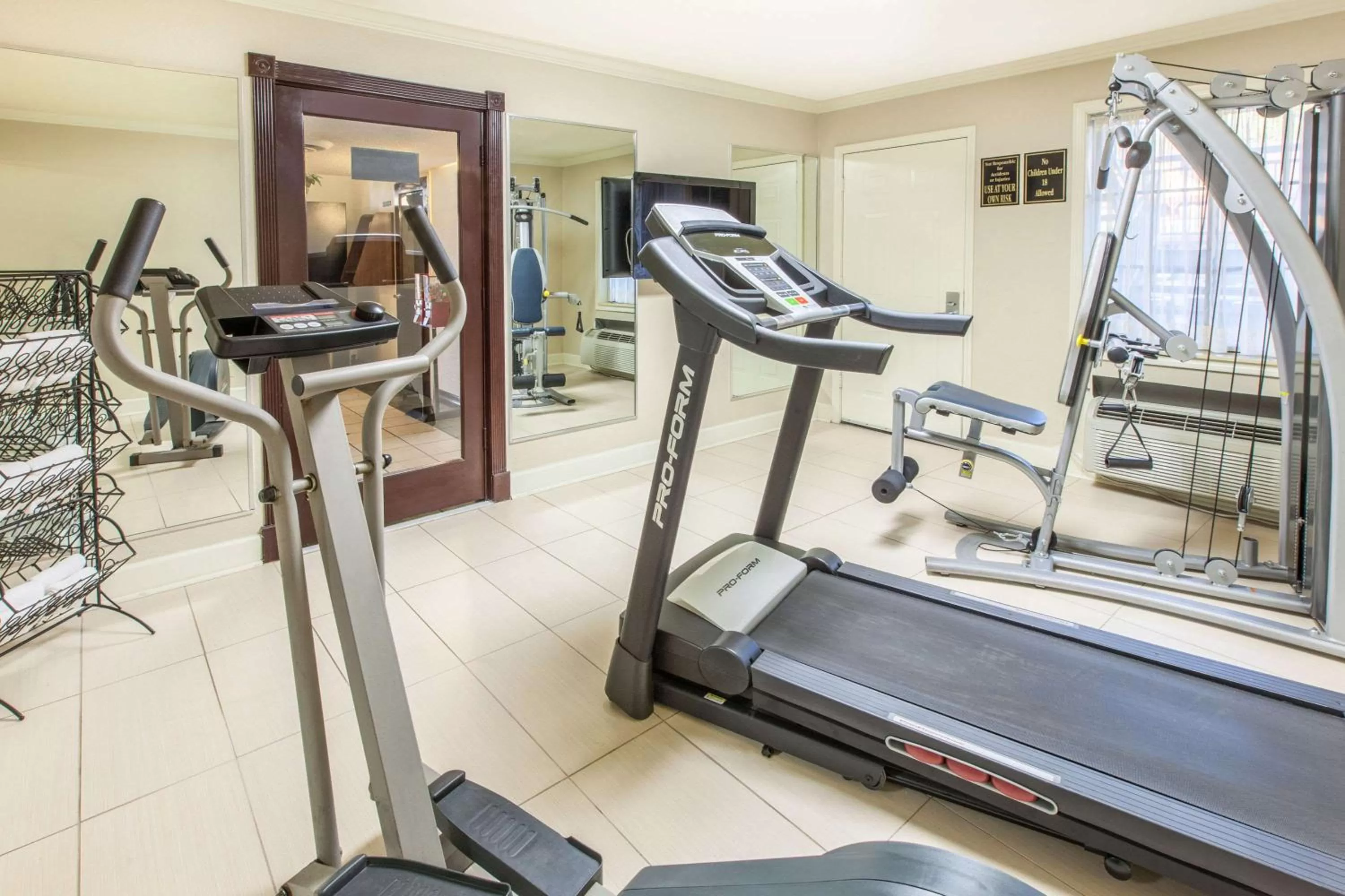 Fitness centre/facilities in Super 8 by Wyndham Tyler TX