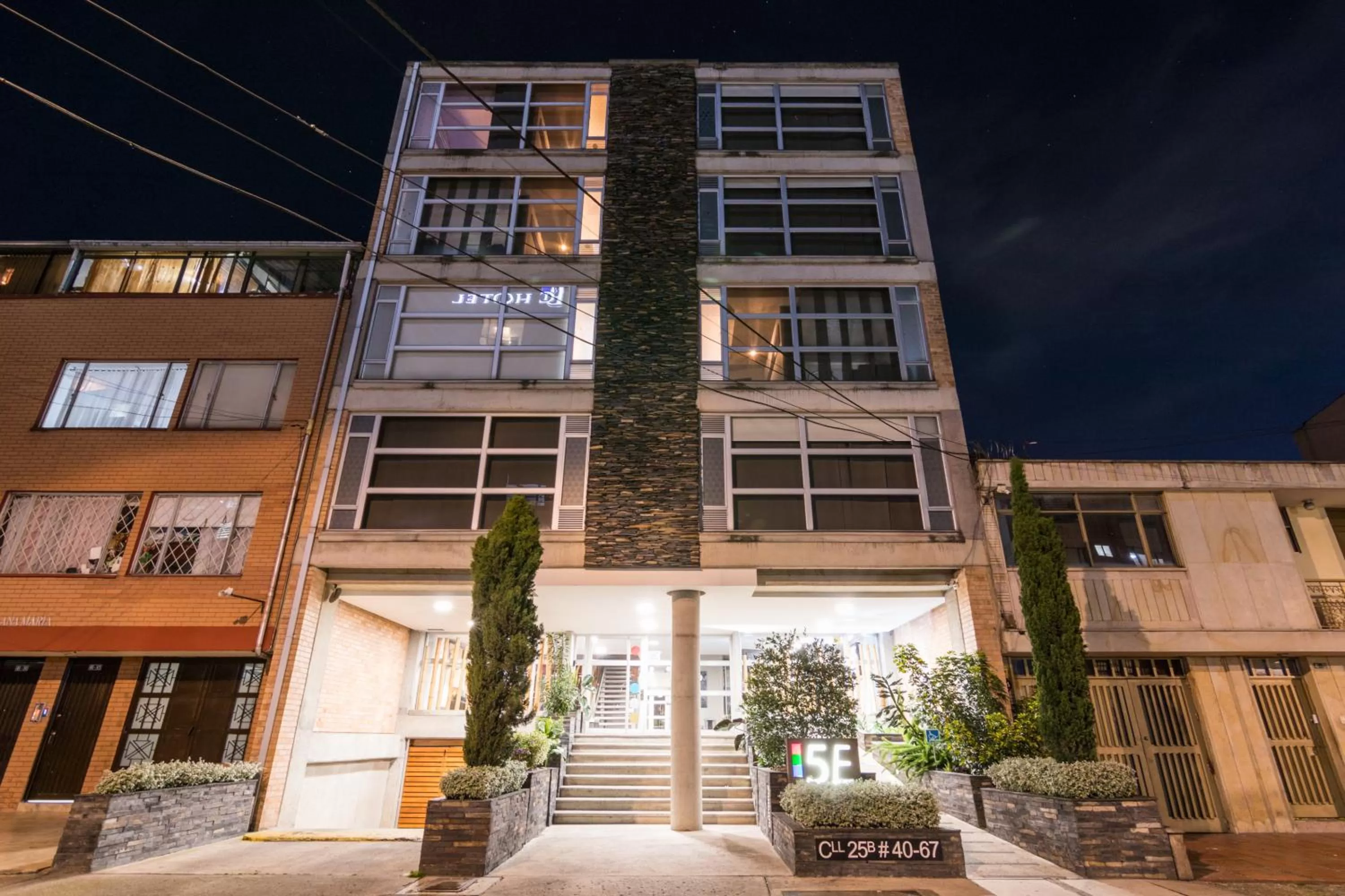 Property building in Hotel 5 Elementos Corferias by HBP