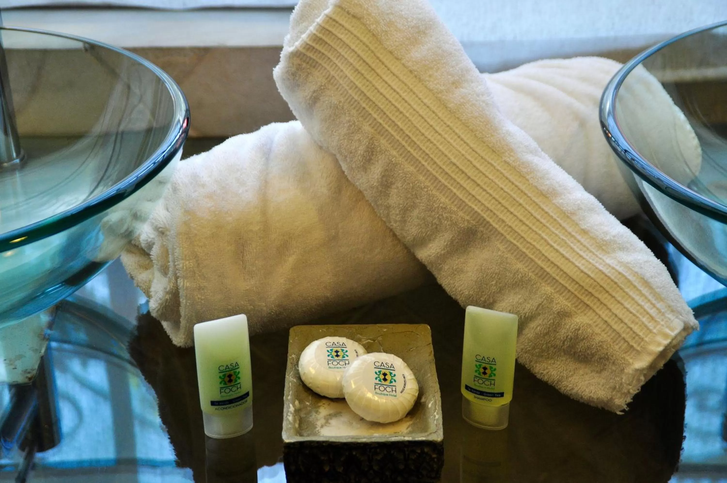 Bathroom, Bed in Boutique Hotel Casa Foch